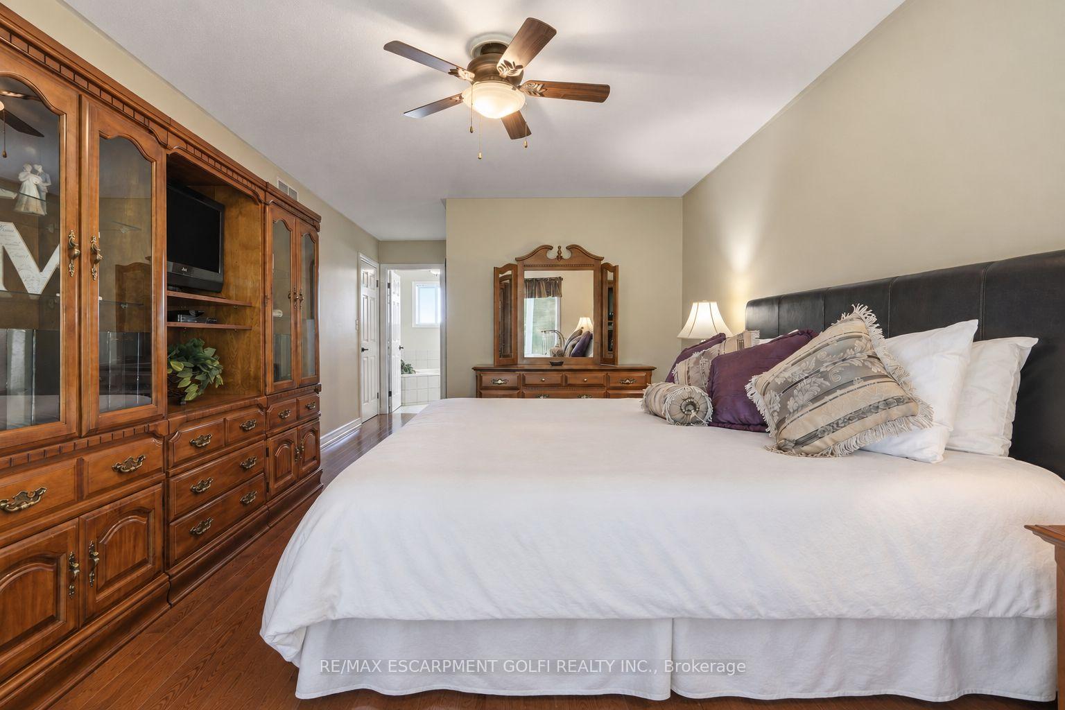Photo 64 of 12 Harvest Oak Drive, Welland, Niagara College — HOMEH