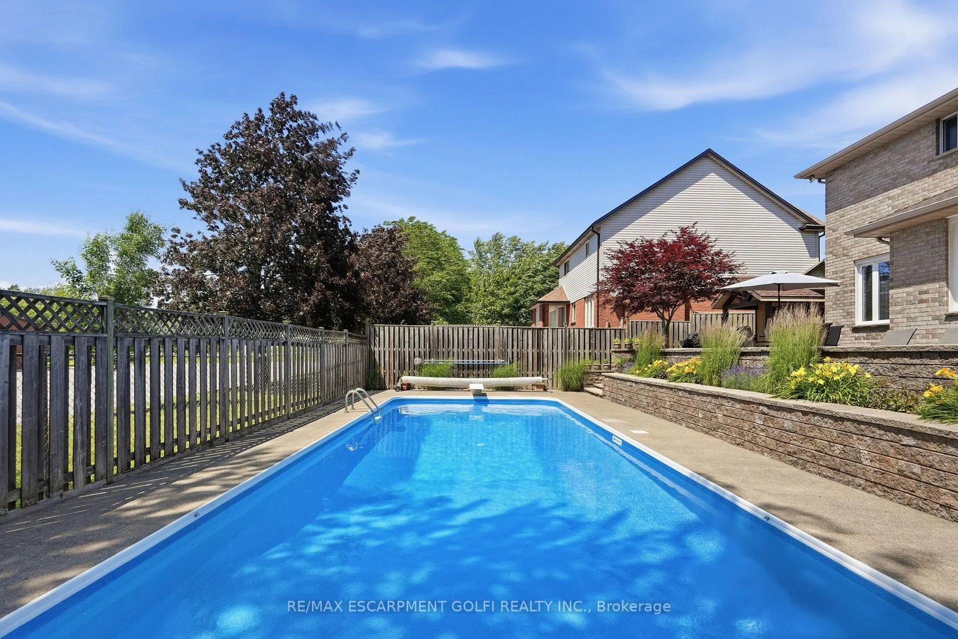 Photo 17 of 12 Harvest Oak Drive, Welland, Niagara College — HOMEH