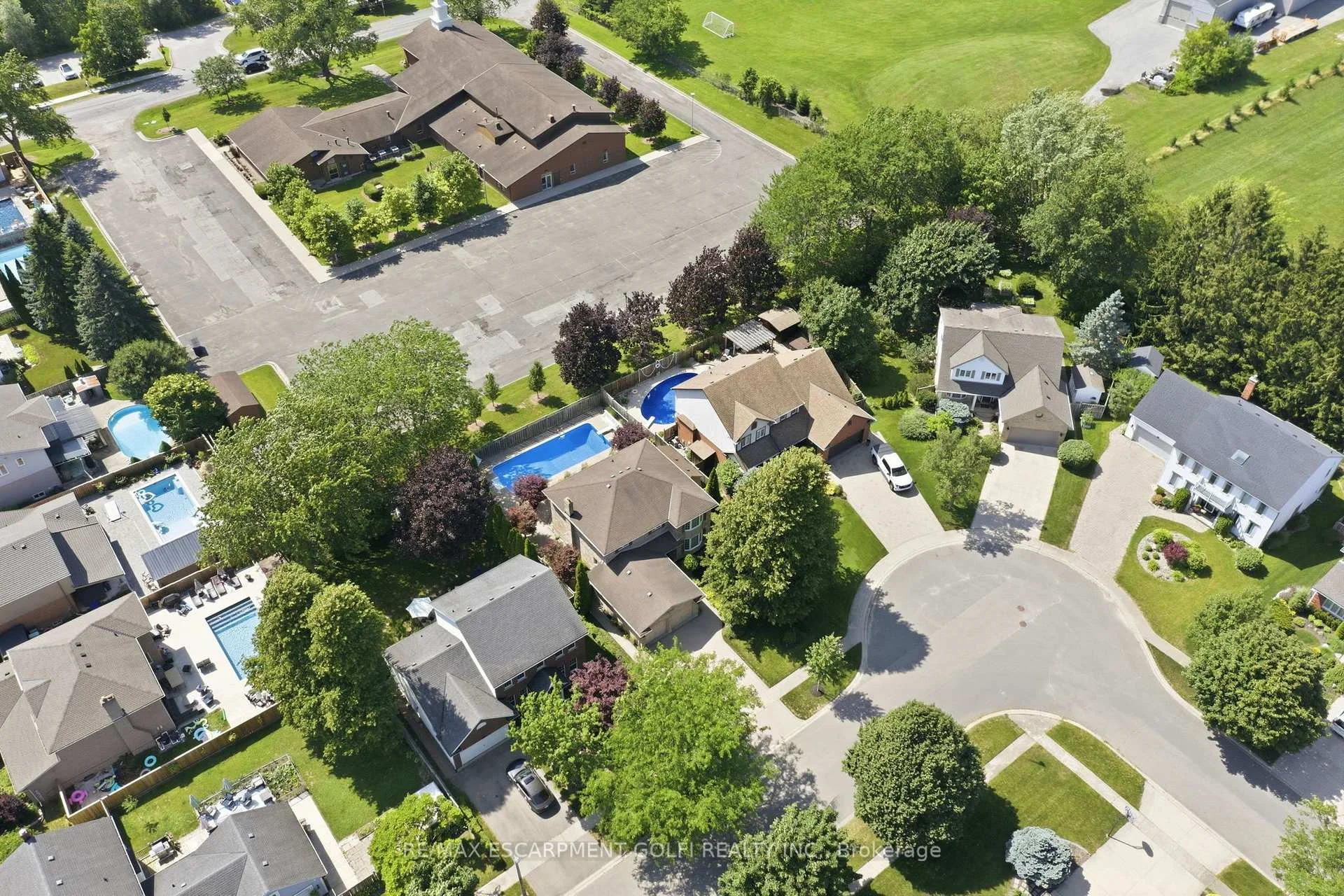 Photo 27 of 12 Harvest Oak Drive, Welland, Niagara College — HOMEH