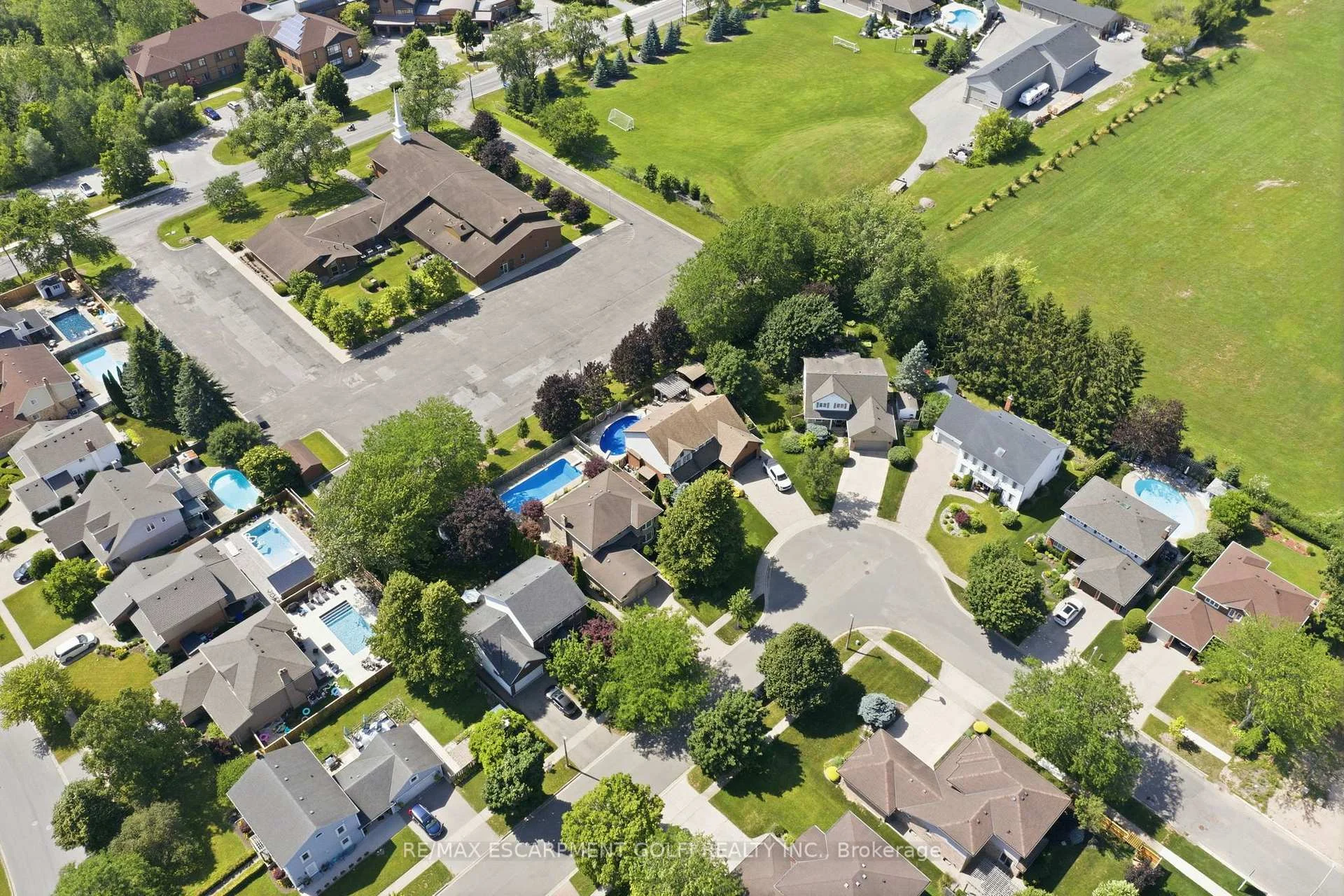 Photo 31 of 12 Harvest Oak Drive, Welland, Niagara College — HOMEH