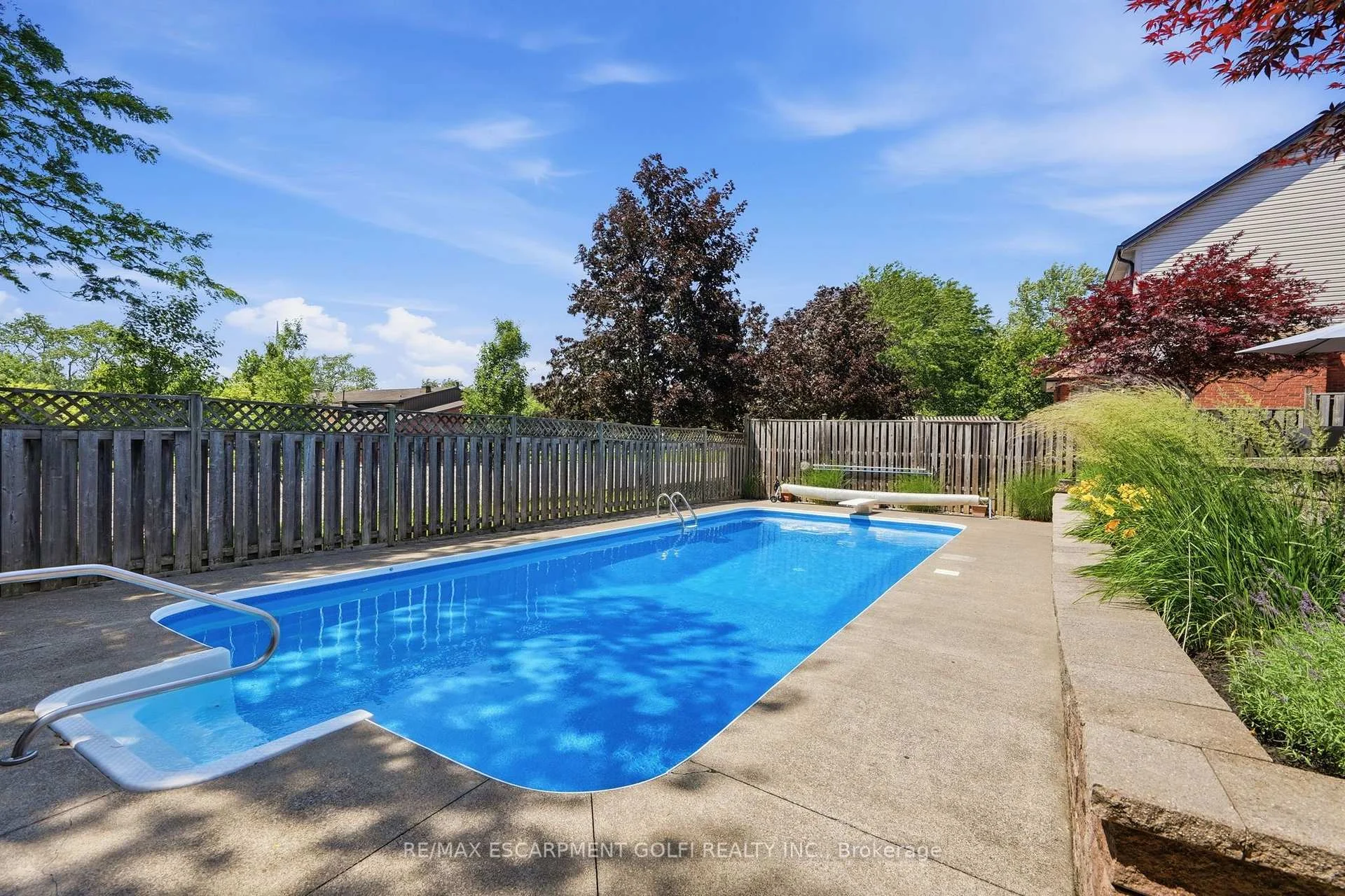 Photo 33 of 12 Harvest Oak Drive, Welland, Niagara College — HOMEH