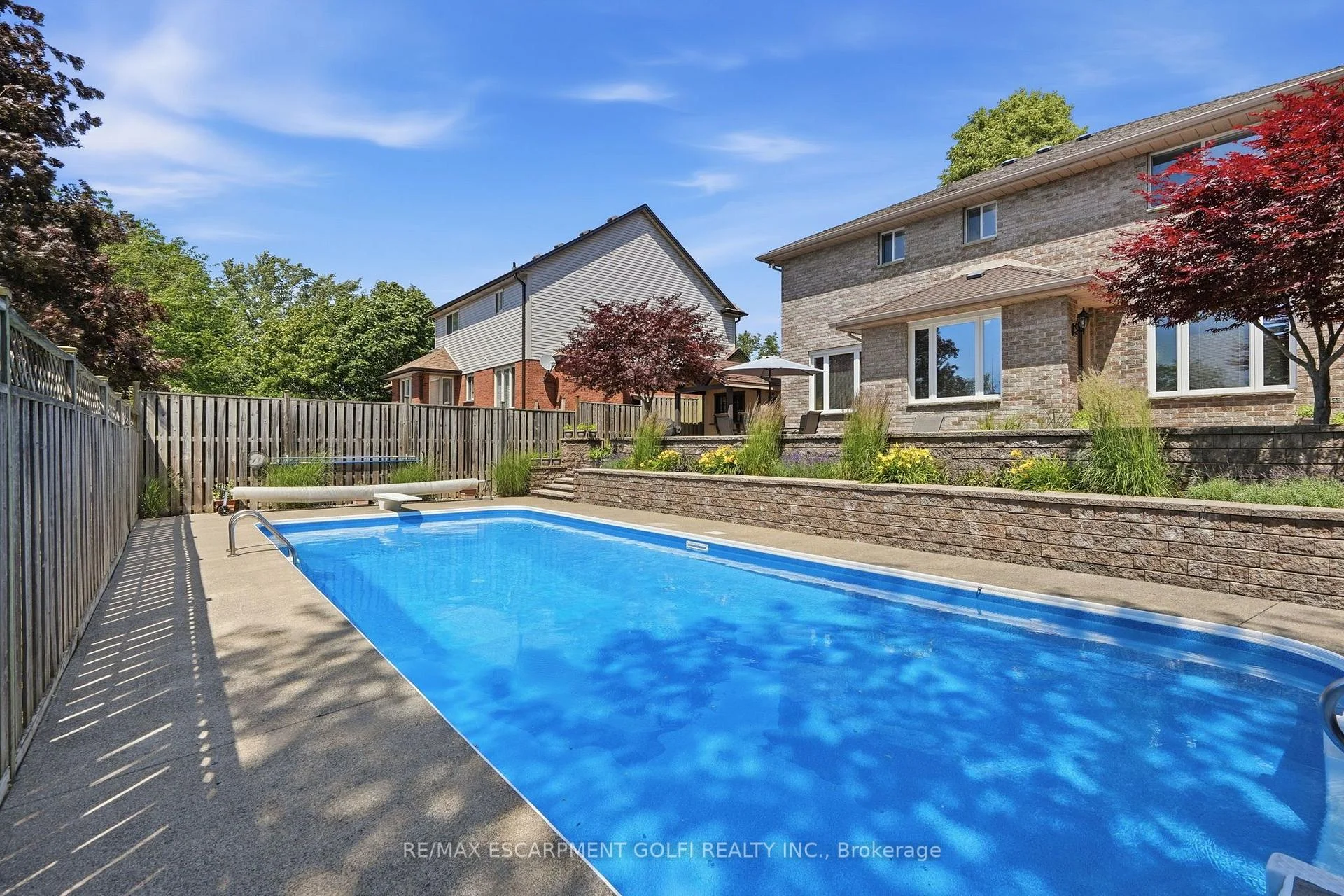 Photo 38 of 12 Harvest Oak Drive, Welland, Niagara College — HOMEH