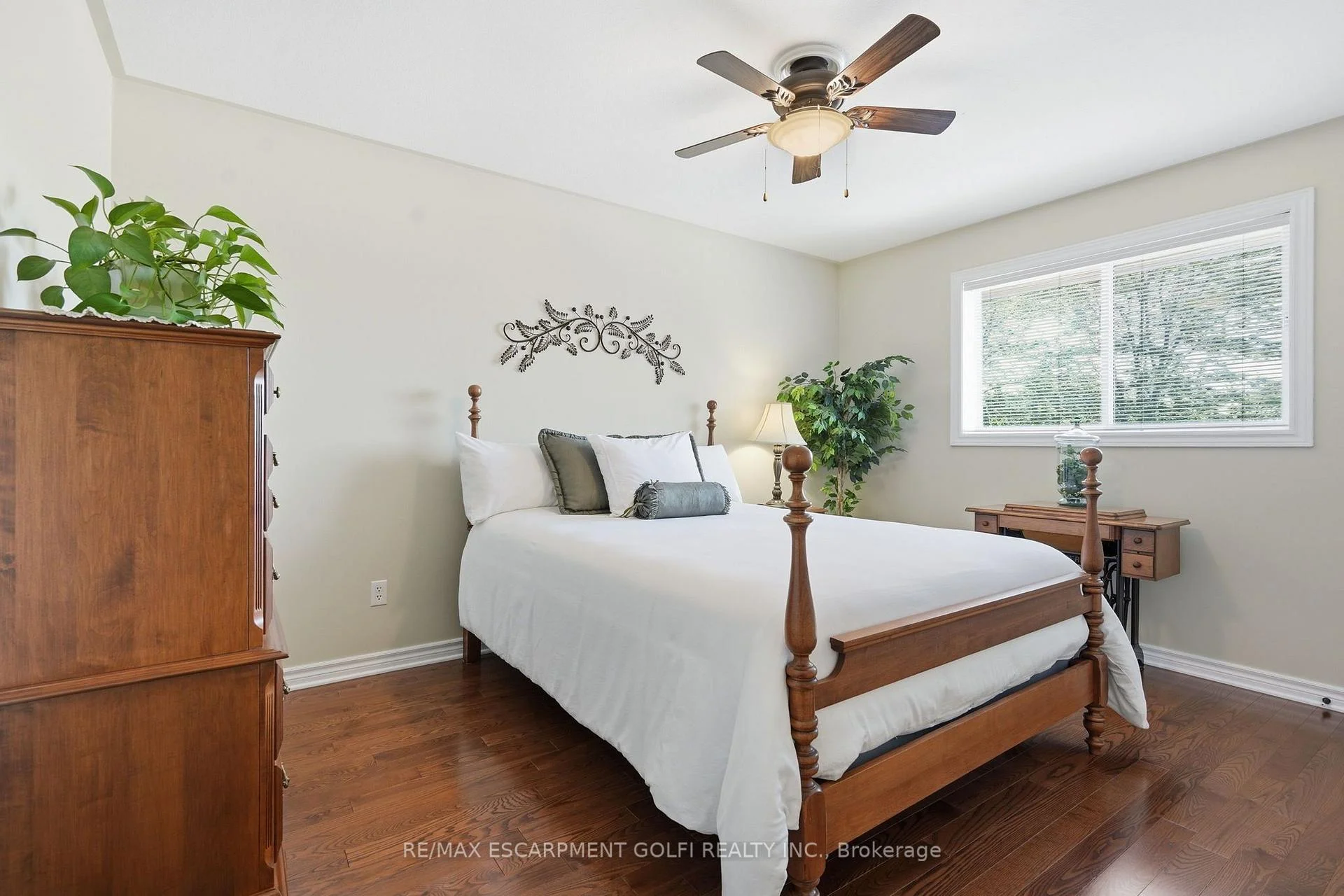 Photo 53 of 12 Harvest Oak Drive, Welland, Niagara College — HOMEH