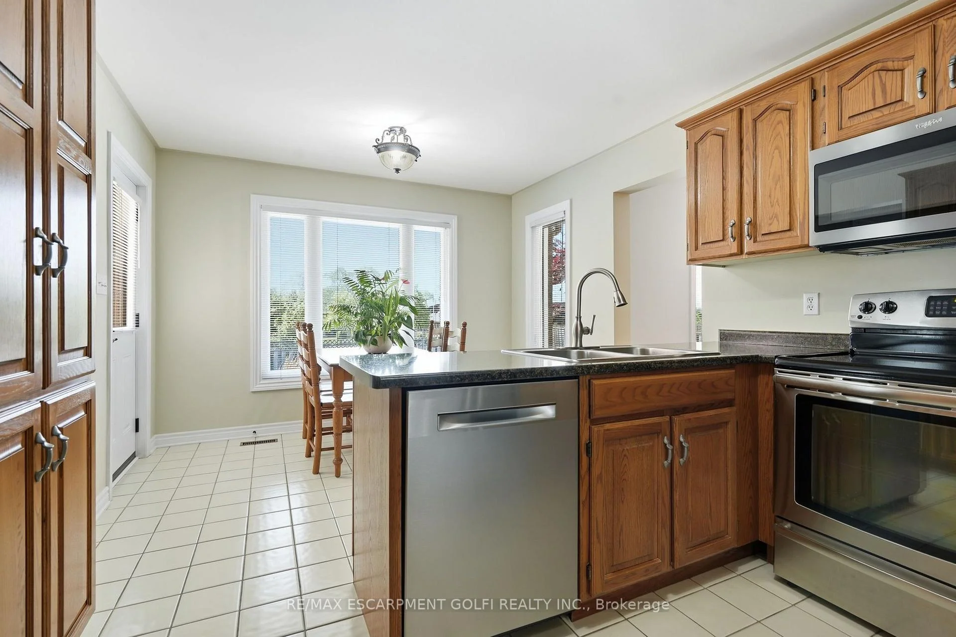 Photo 74 of 12 Harvest Oak Drive, Welland, Niagara College — HOMEH