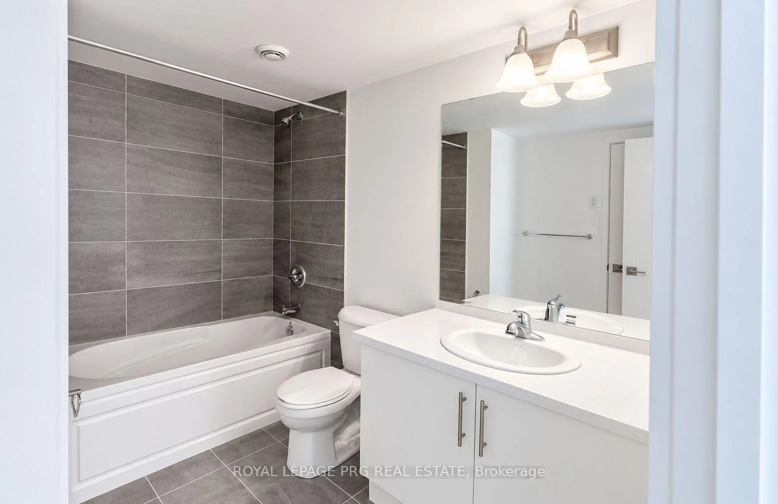 Photo 7 of Unit 16, 25 Romilly Avenue, Brampton, Northwest Brampton — HOMEH