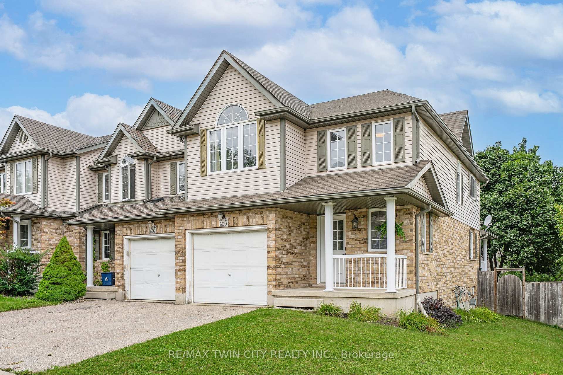 Photo 2 of 600 White Cedar Avenue, Waterloo, Erbsville/Laurelwood — HOMEH