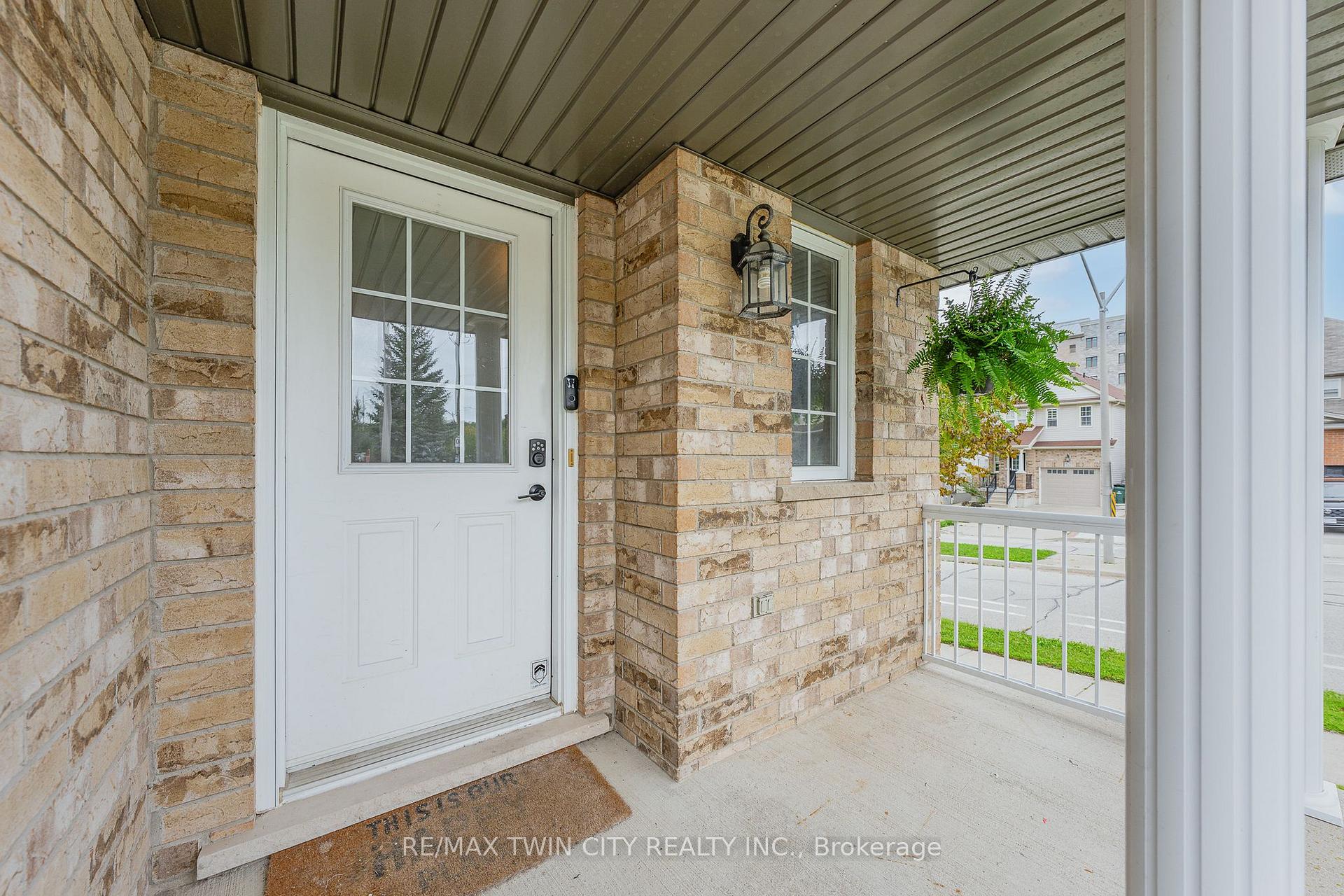 Photo 3 of 600 White Cedar Avenue, Waterloo, Erbsville/Laurelwood — HOMEH