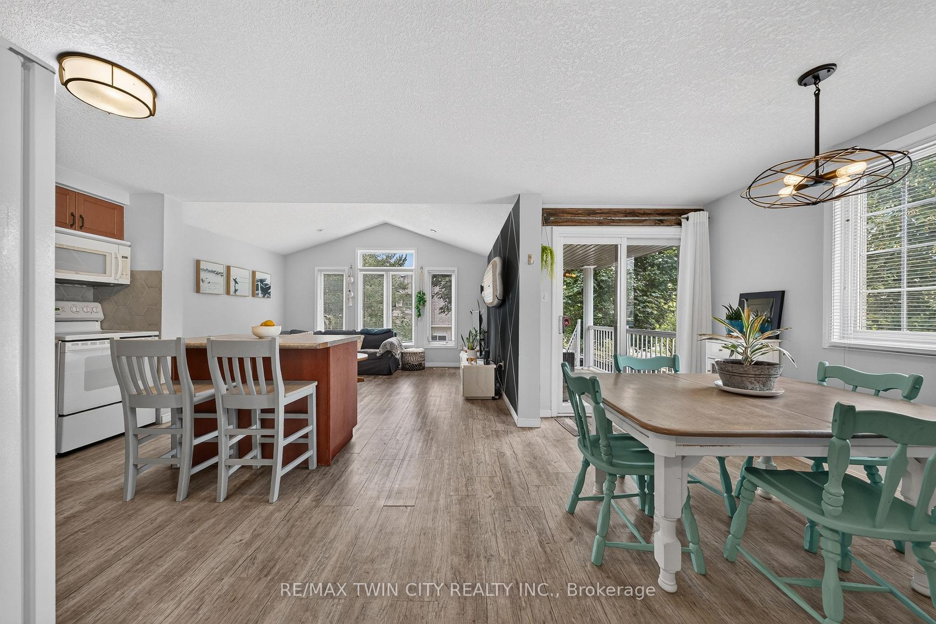 Photo 6 of 600 White Cedar Avenue, Waterloo, Erbsville/Laurelwood — HOMEH