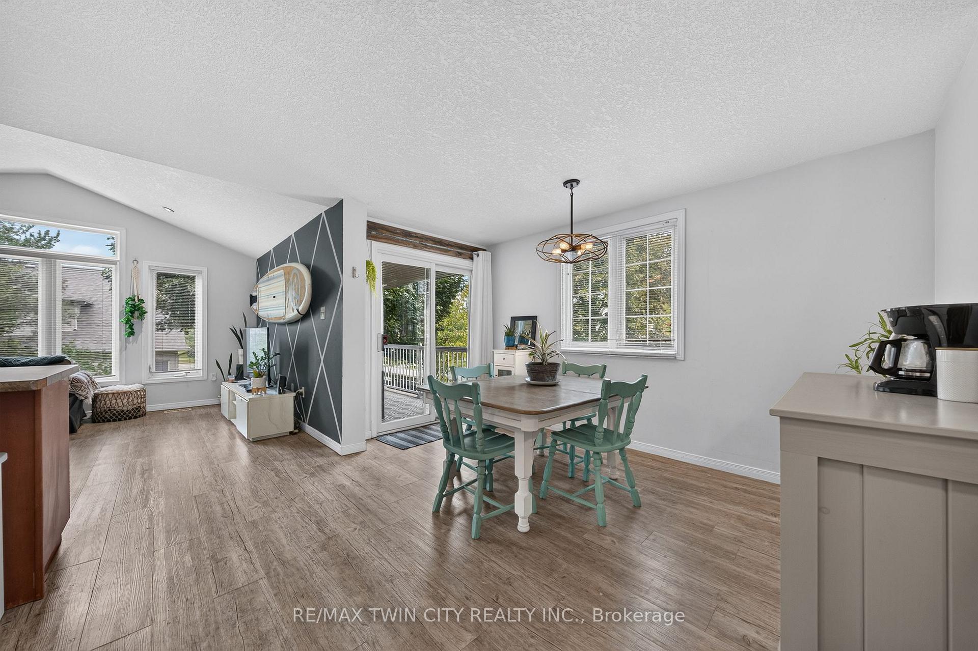 Photo 7 of 600 White Cedar Avenue, Waterloo, Erbsville/Laurelwood — HOMEH