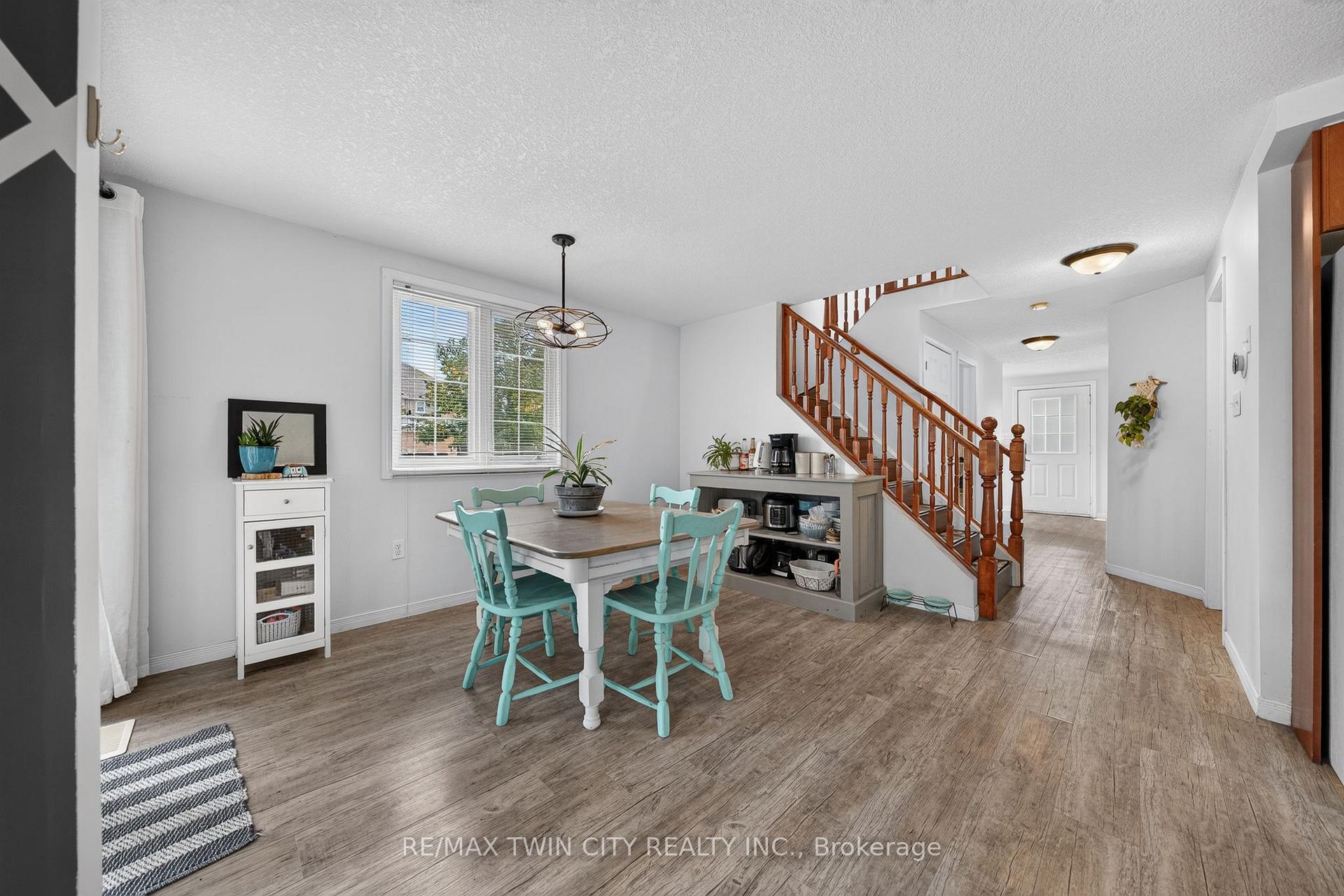 Photo 8 of 600 White Cedar Avenue, Waterloo, Erbsville/Laurelwood — HOMEH