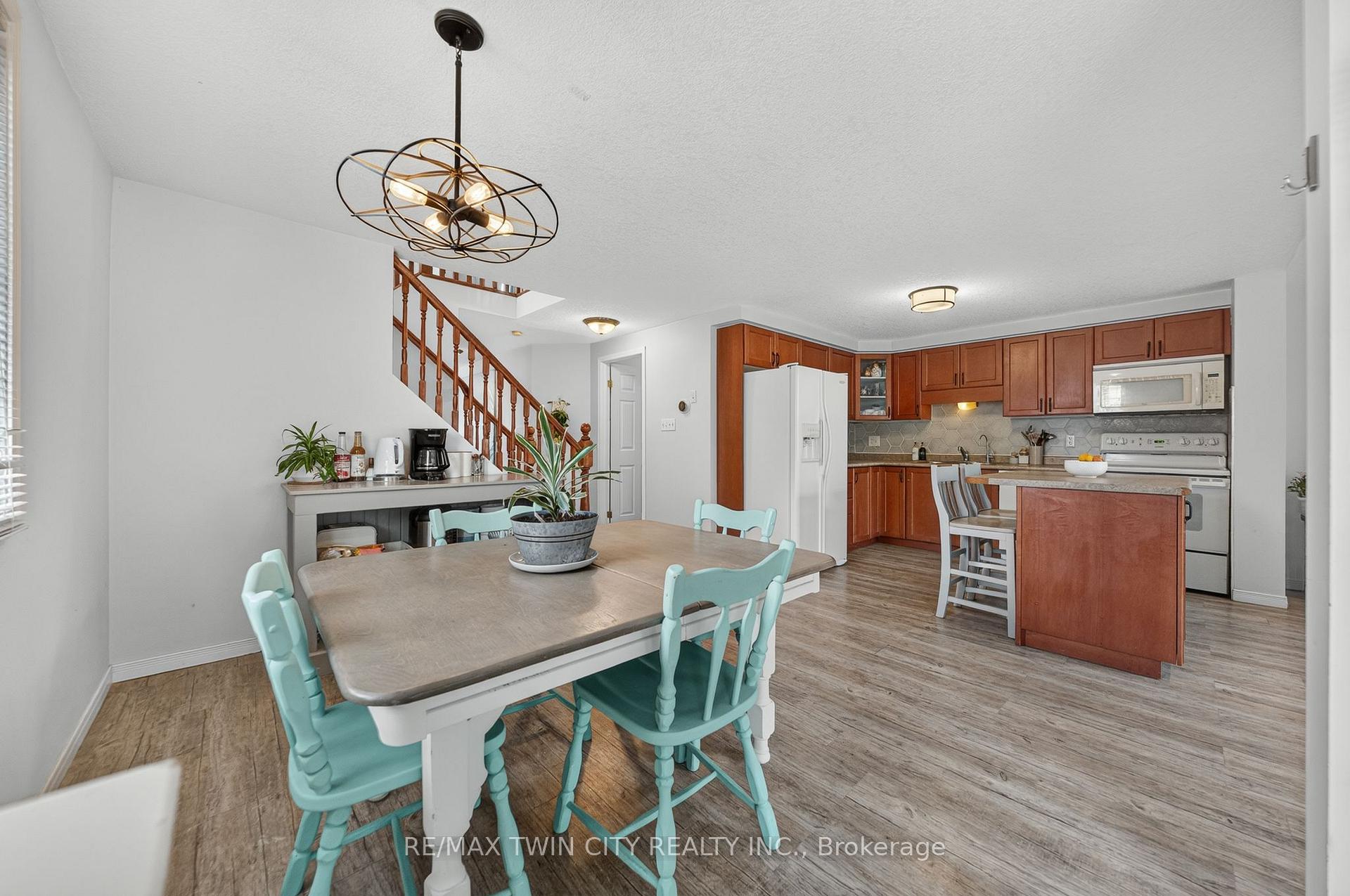 Photo 9 of 600 White Cedar Avenue, Waterloo, Erbsville/Laurelwood — HOMEH