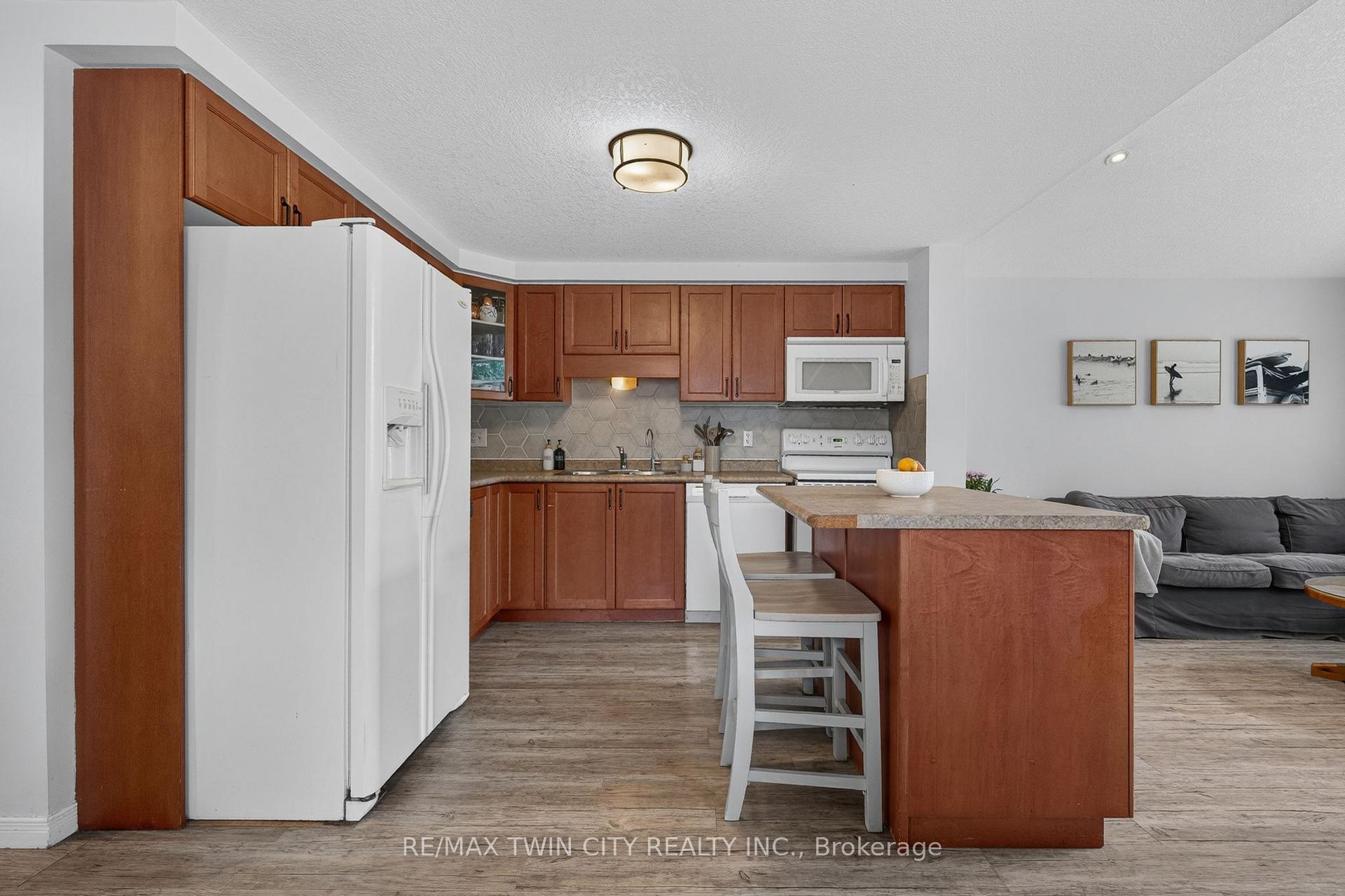Photo 10 of 600 White Cedar Avenue, Waterloo, Erbsville/Laurelwood — HOMEH
