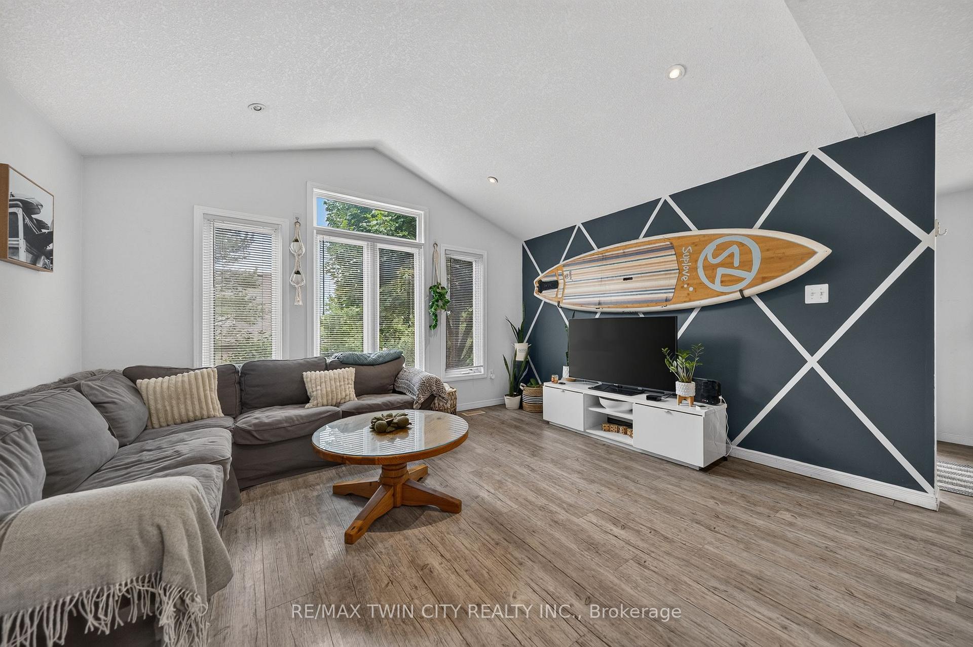 Photo 15 of 600 White Cedar Avenue, Waterloo, Erbsville/Laurelwood — HOMEH