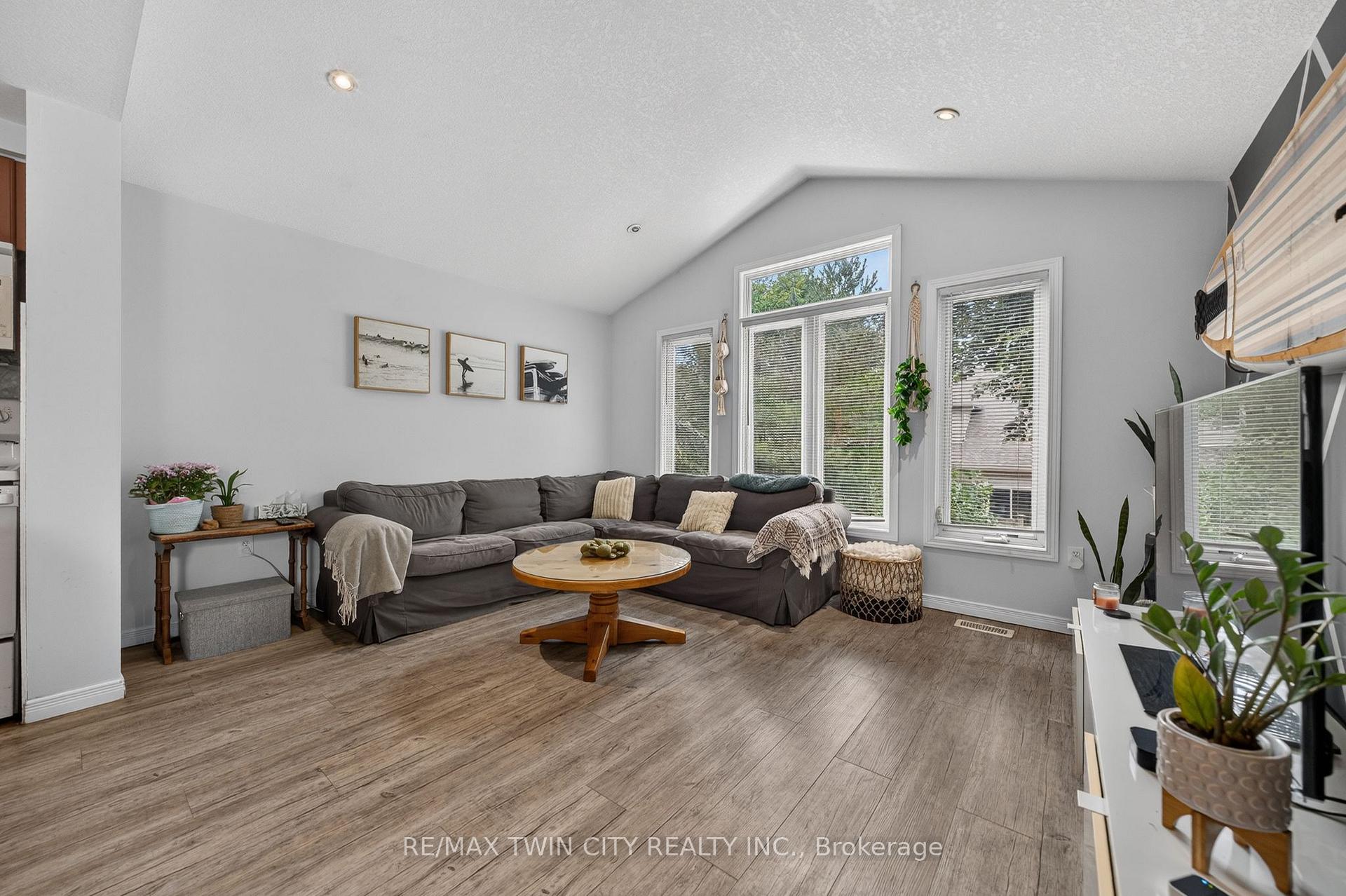 Photo 16 of 600 White Cedar Avenue, Waterloo, Erbsville/Laurelwood — HOMEH