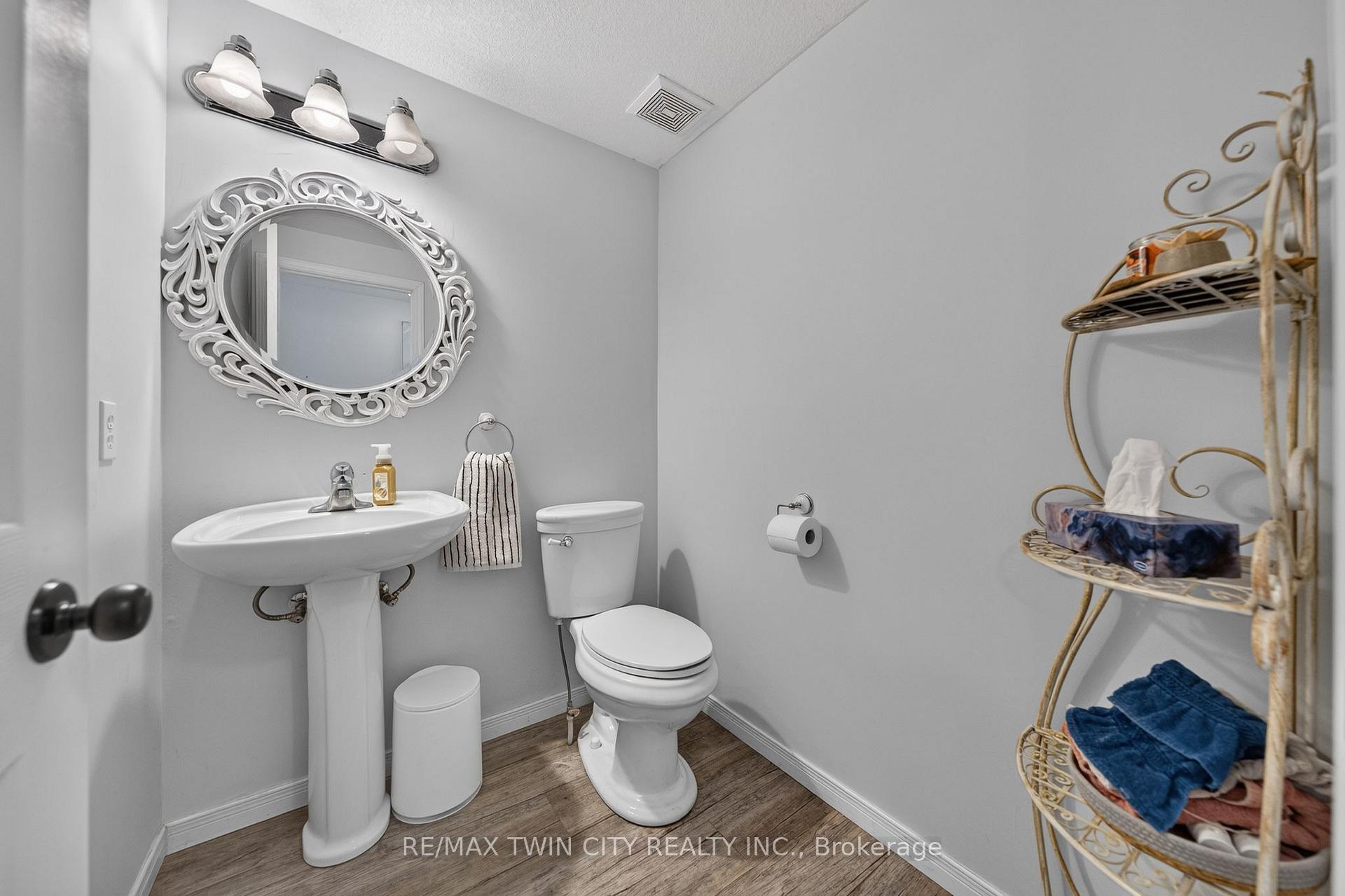 Photo 18 of 600 White Cedar Avenue, Waterloo, Erbsville/Laurelwood — HOMEH