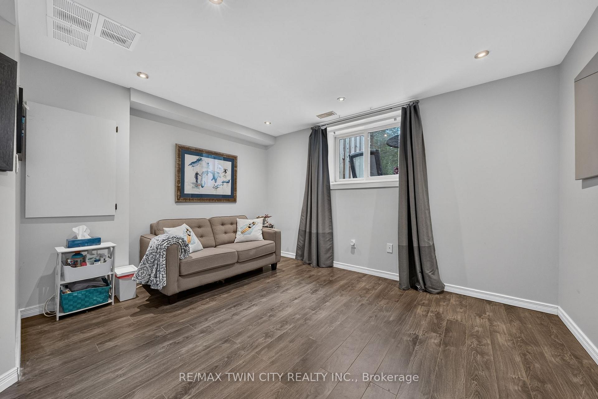 Photo 31 of 600 White Cedar Avenue, Waterloo, Erbsville/Laurelwood — HOMEH