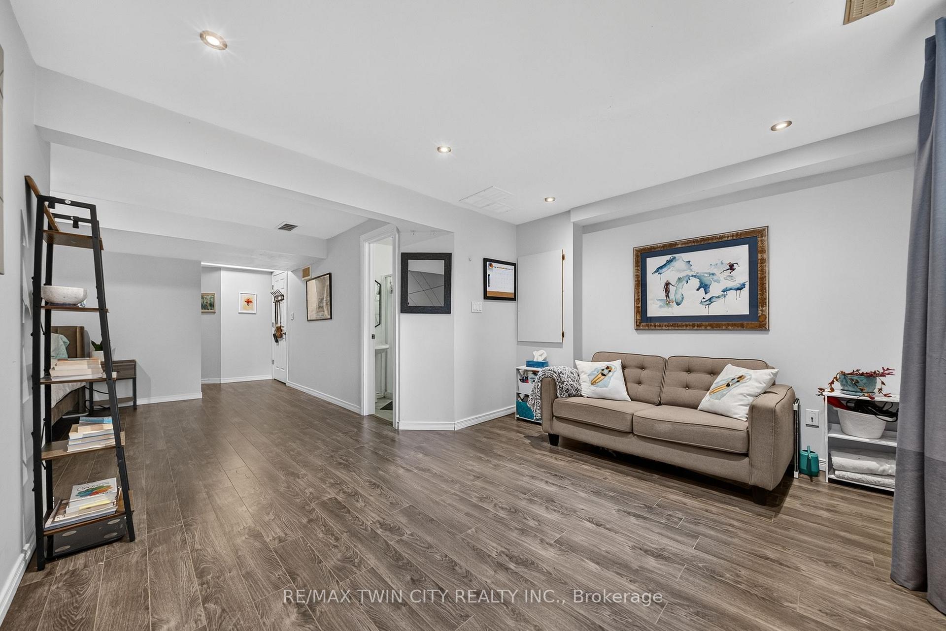 Photo 32 of 600 White Cedar Avenue, Waterloo, Erbsville/Laurelwood — HOMEH