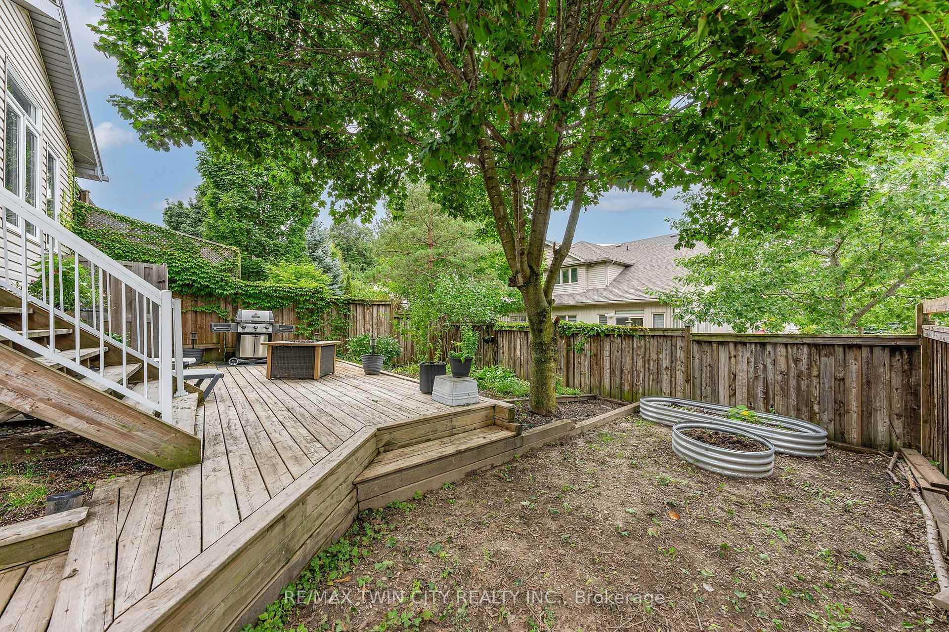 Photo 35 of 600 White Cedar Avenue, Waterloo, Erbsville/Laurelwood — HOMEH