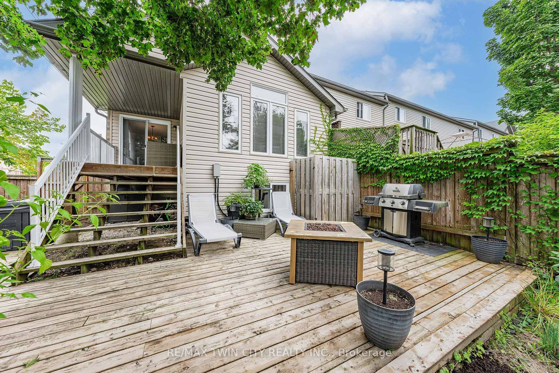 Photo 36 of 600 White Cedar Avenue, Waterloo, Erbsville/Laurelwood — HOMEH
