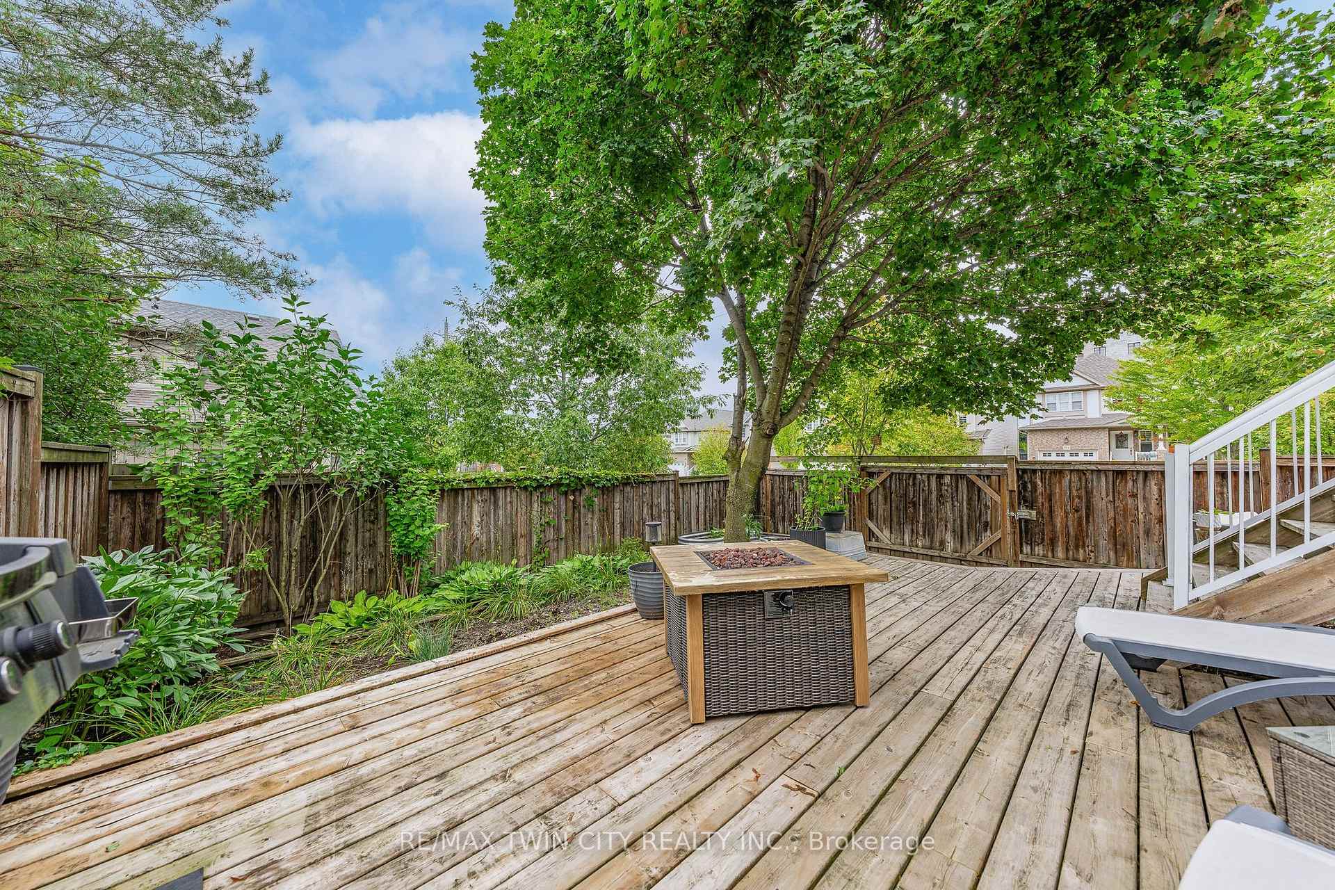 Photo 37 of 600 White Cedar Avenue, Waterloo, Erbsville/Laurelwood — HOMEH