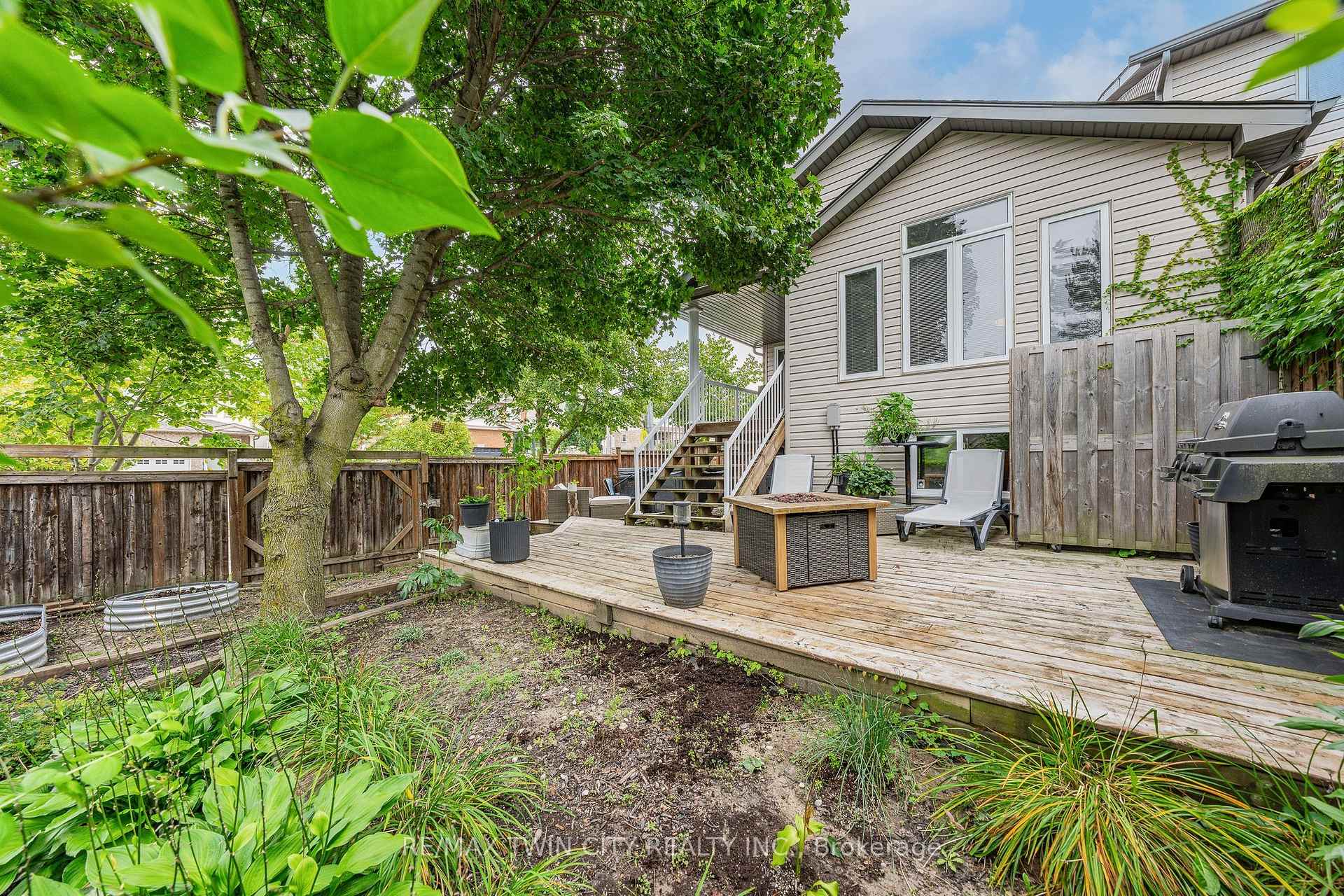 Photo 39 of 600 White Cedar Avenue, Waterloo, Erbsville/Laurelwood — HOMEH