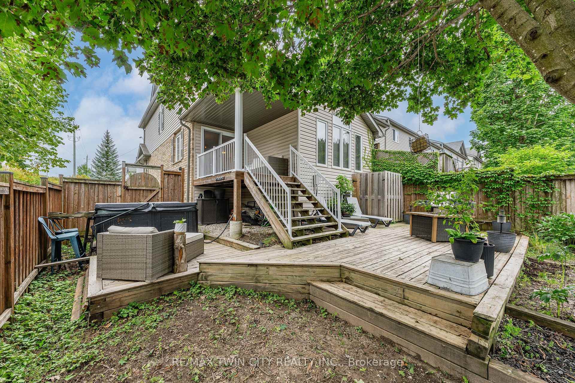 Photo 40 of 600 White Cedar Avenue, Waterloo, Erbsville/Laurelwood — HOMEH