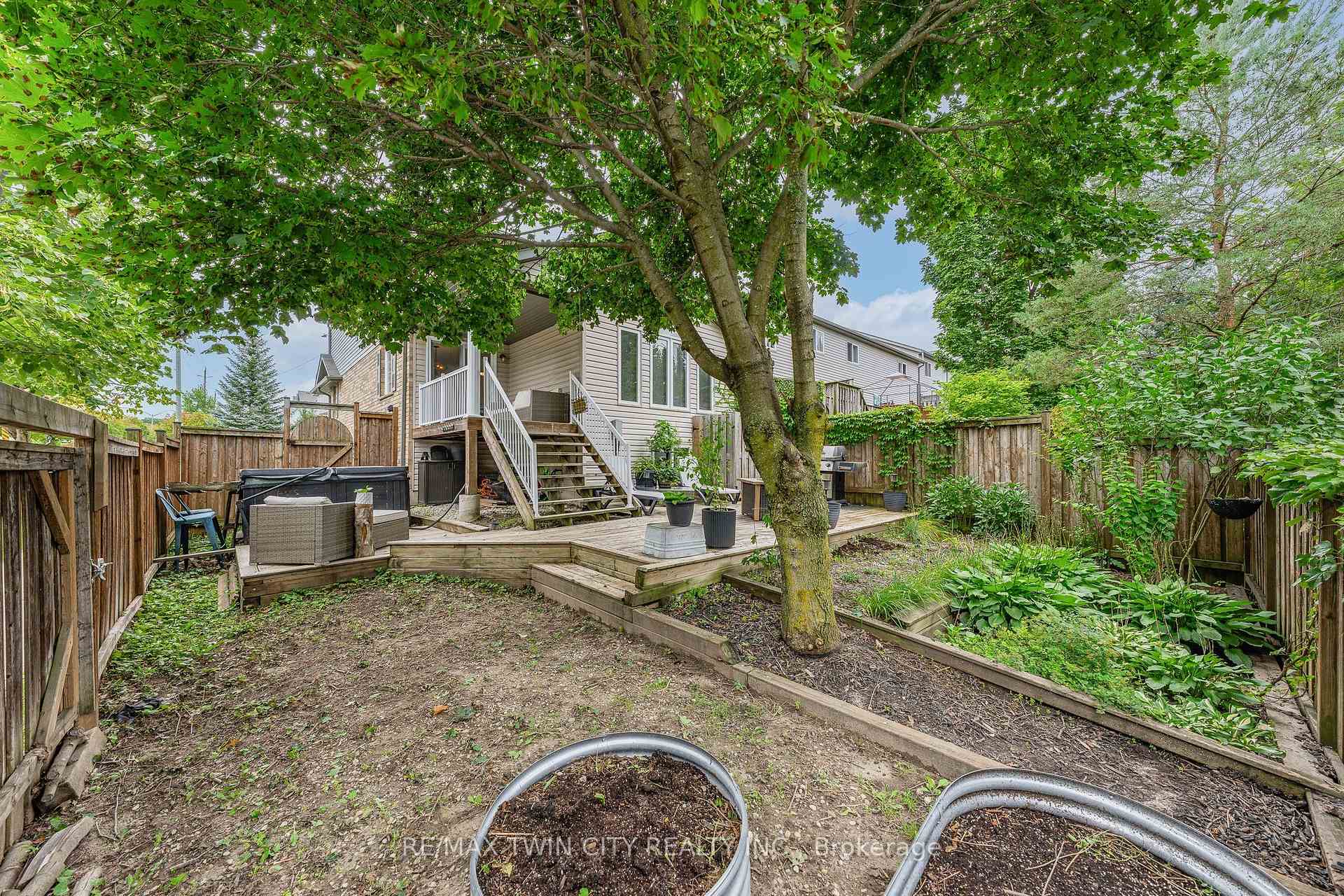 Photo 41 of 600 White Cedar Avenue, Waterloo, Erbsville/Laurelwood — HOMEH