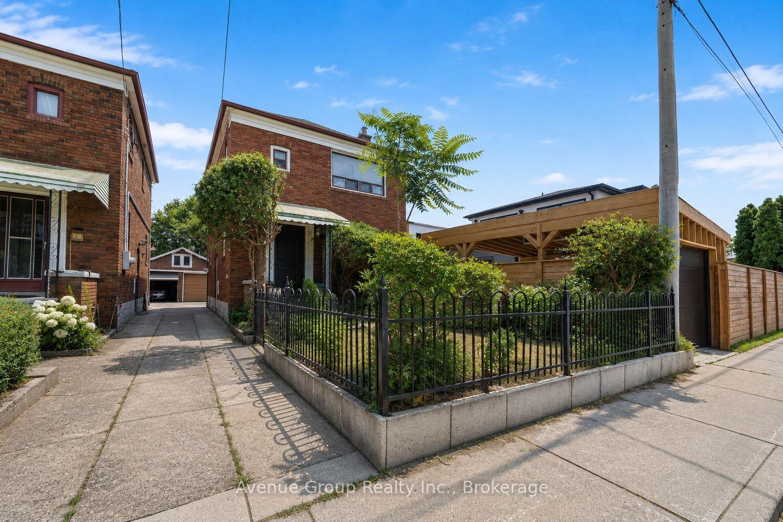 Photo 2 of 1 Warland Avenue, Toronto, East York — HOMEH