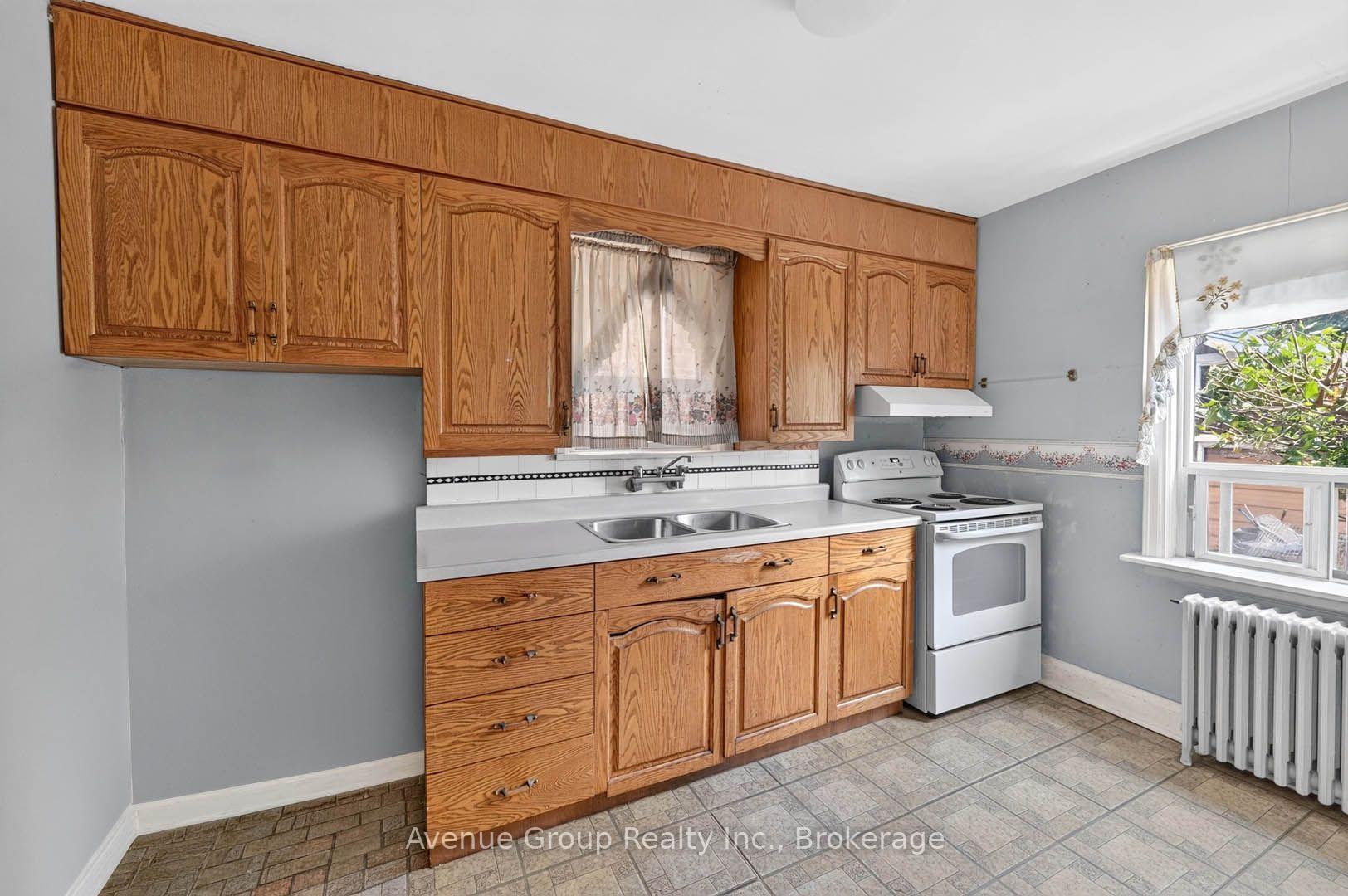Photo 13 of 1 Warland Avenue, Toronto, East York — HOMEH