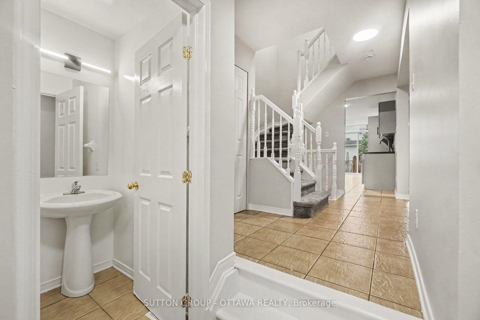 Photo 3 of 159 Colliston Crescent, Ottawa, Ridgemont — HOMEH