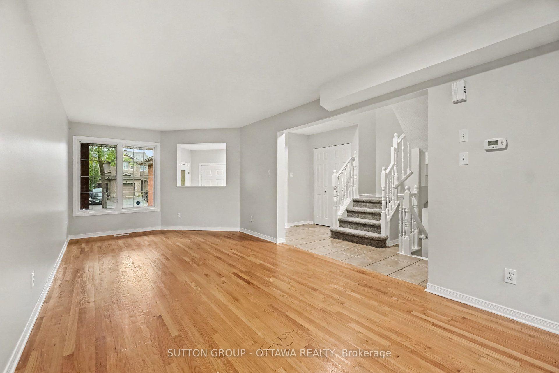 Photo 4 of 159 Colliston Crescent, Ottawa, Ridgemont — HOMEH