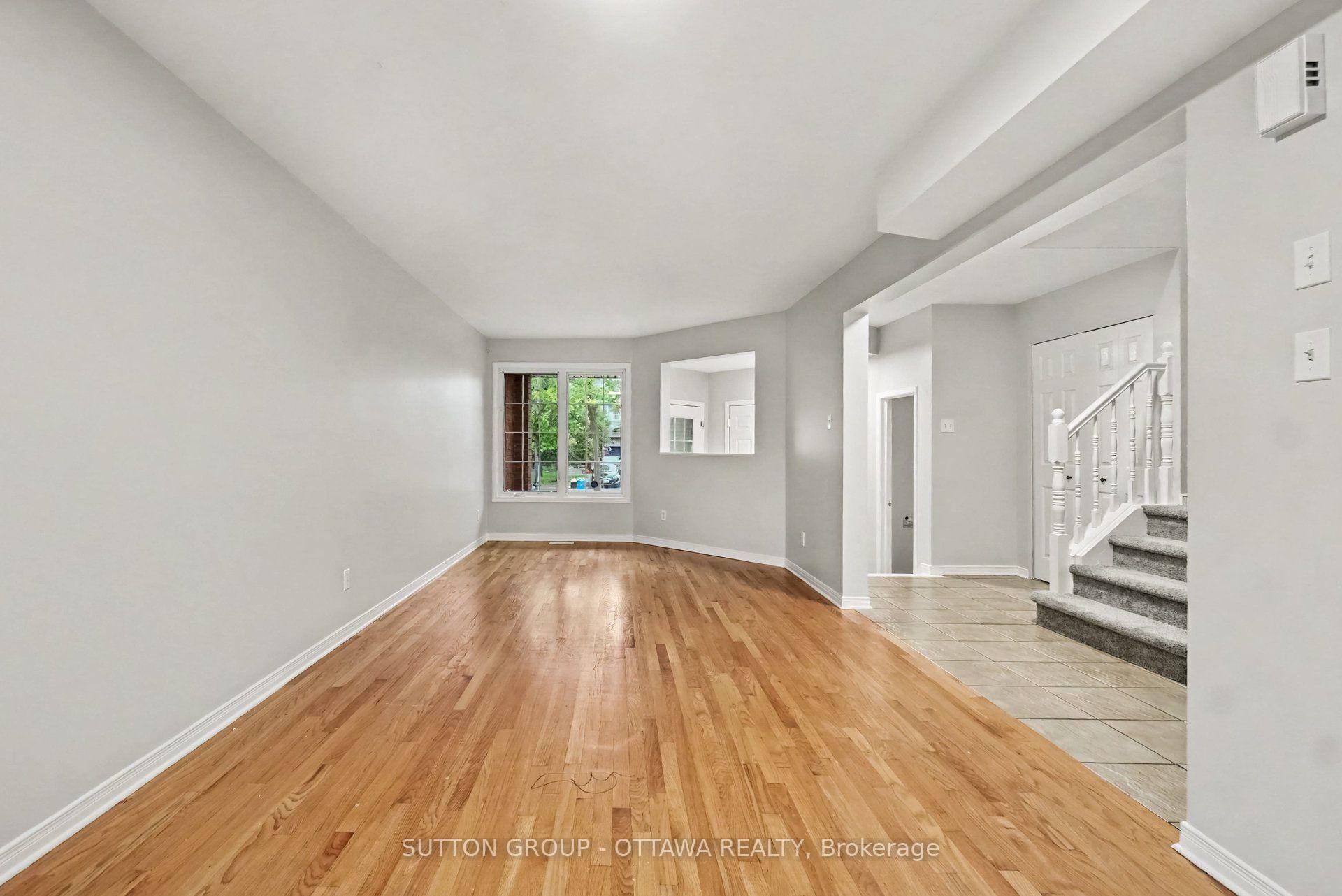 Photo 5 of 159 Colliston Crescent, Ottawa, Ridgemont — HOMEH