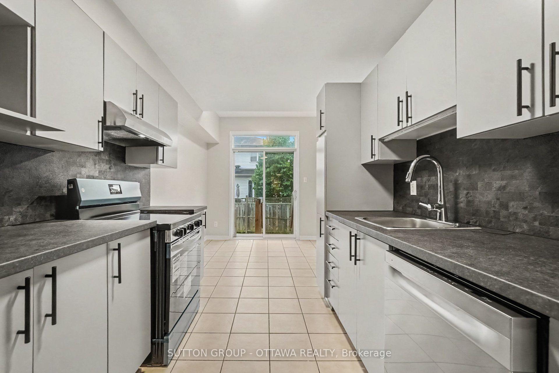 Photo 9 of 159 Colliston Crescent, Ottawa, Ridgemont — HOMEH