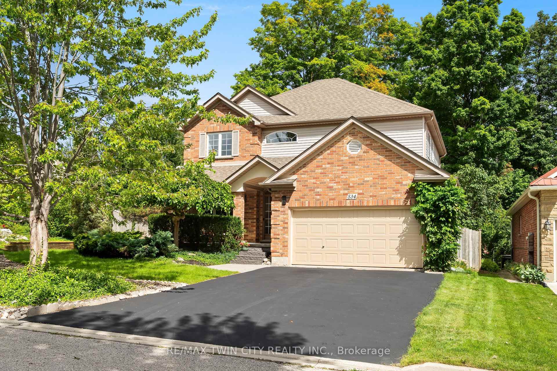 Photo 3 of 534 Birchleaf Walk, Waterloo, Westvale — HOMEH