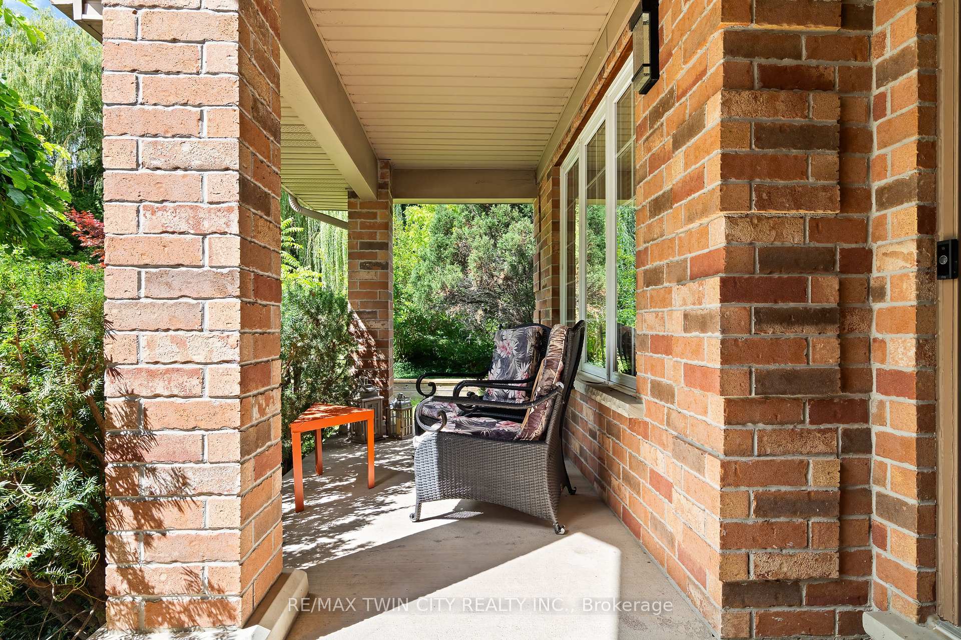 Photo 4 of 534 Birchleaf Walk, Waterloo, Westvale — HOMEH