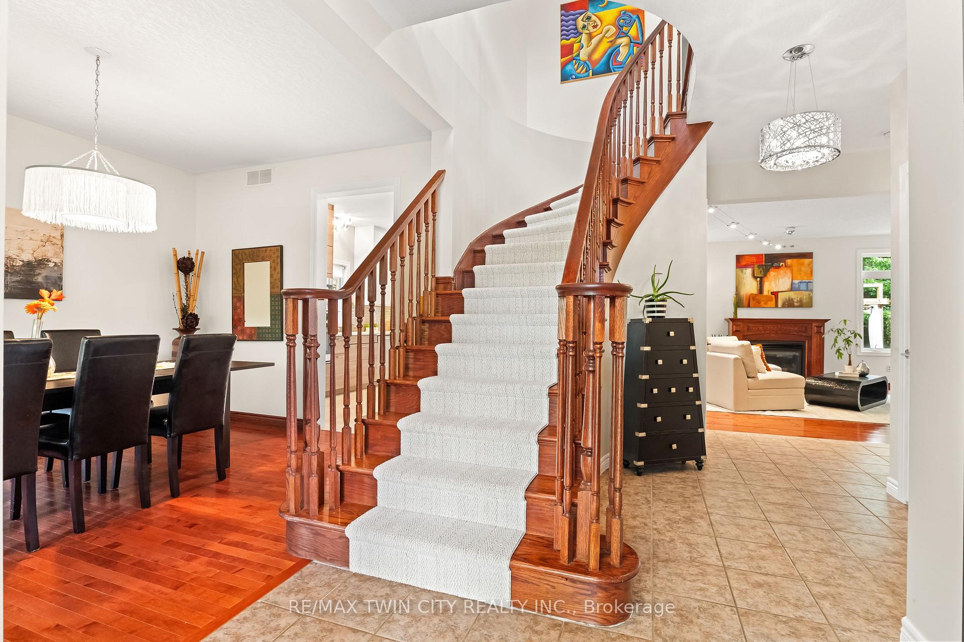 Photo 6 of 534 Birchleaf Walk, Waterloo, Westvale — HOMEH