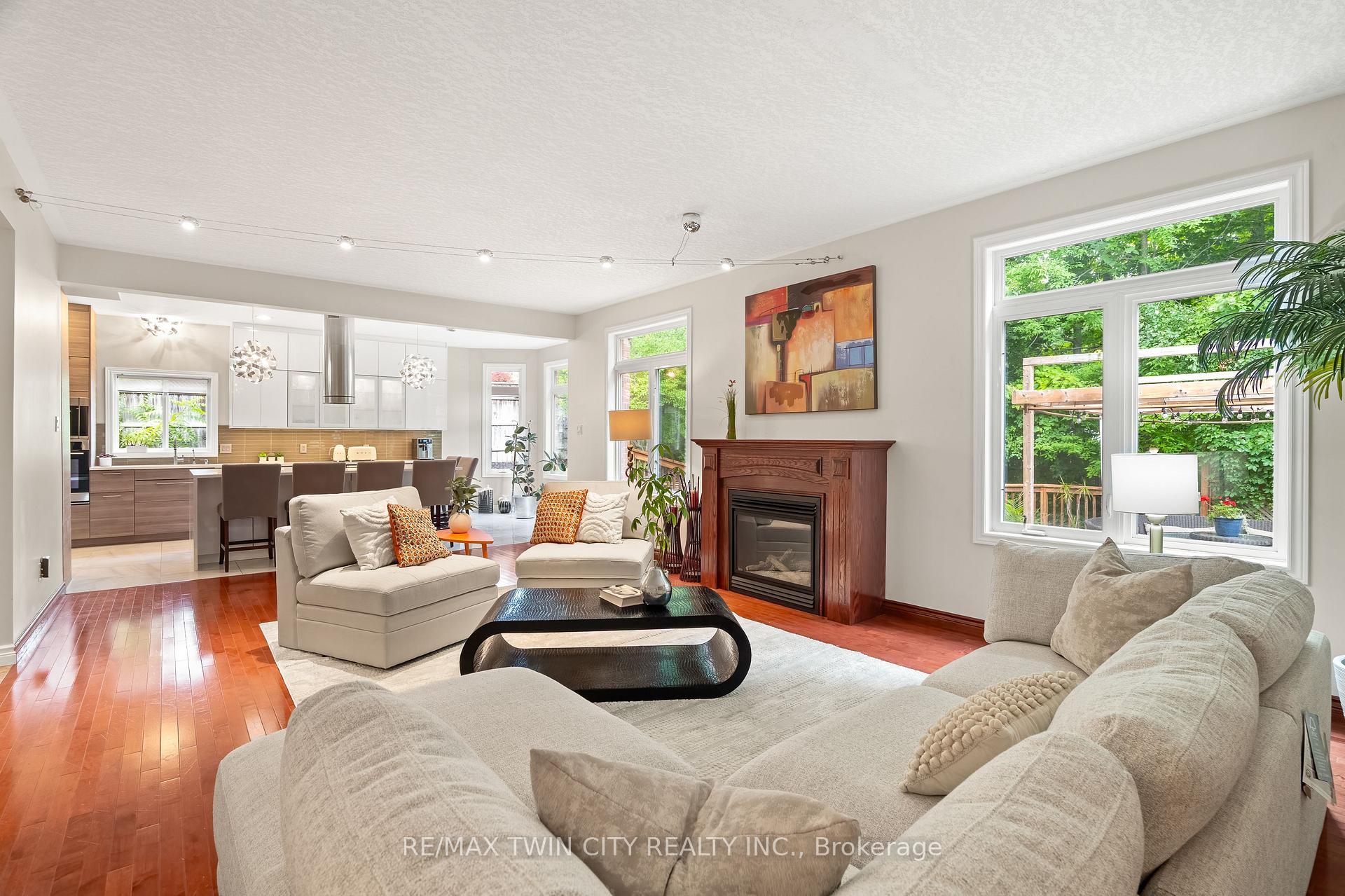 Photo 7 of 534 Birchleaf Walk, Waterloo, Westvale — HOMEH