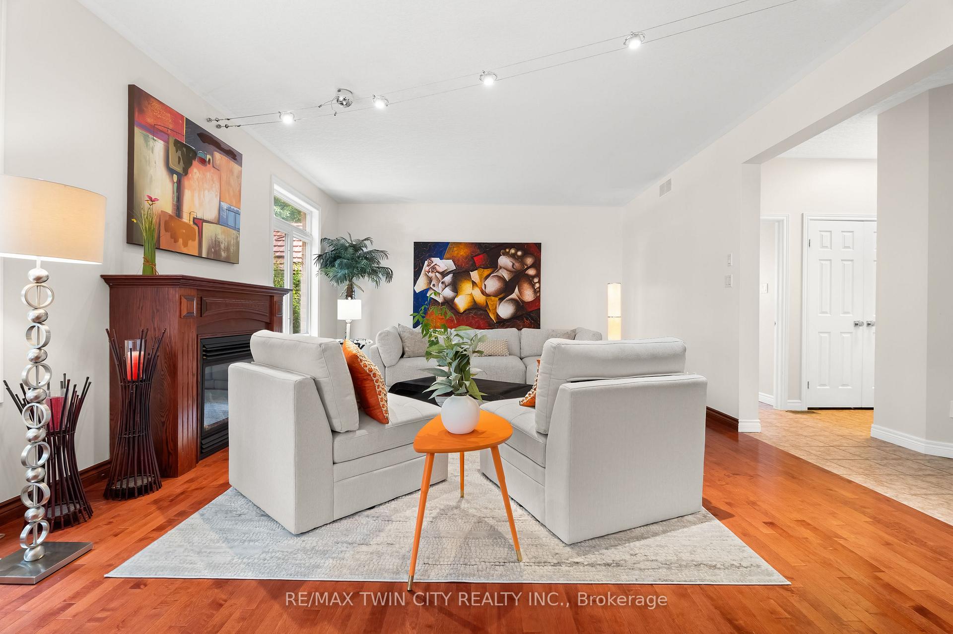 Photo 9 of 534 Birchleaf Walk, Waterloo, Westvale — HOMEH