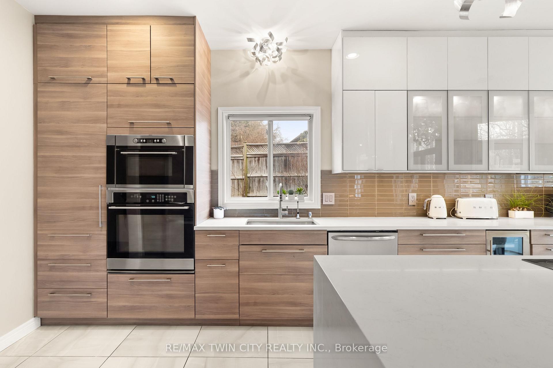 Photo 13 of 534 Birchleaf Walk, Waterloo, Westvale — HOMEH