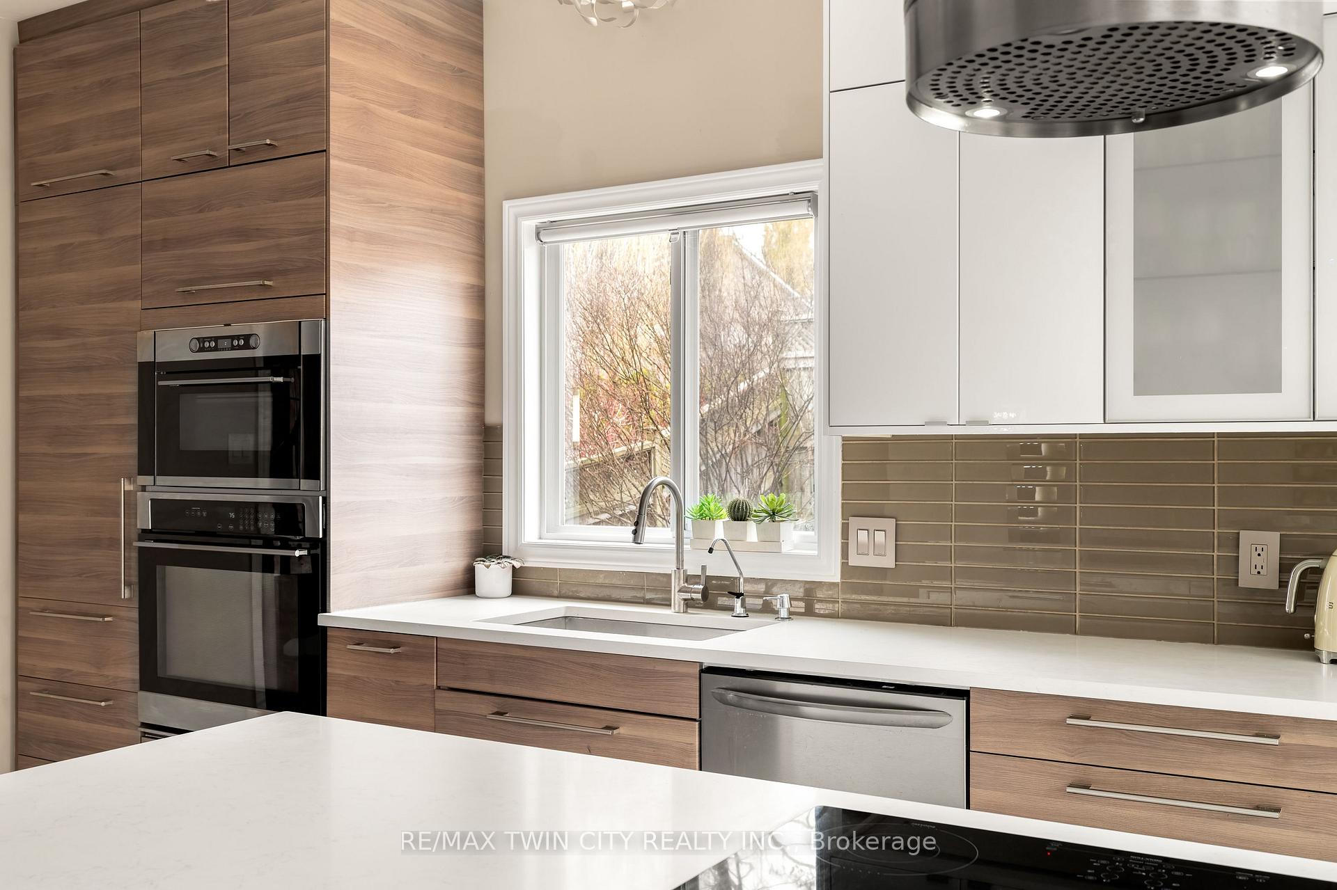 Photo 19 of 534 Birchleaf Walk, Waterloo, Westvale — HOMEH
