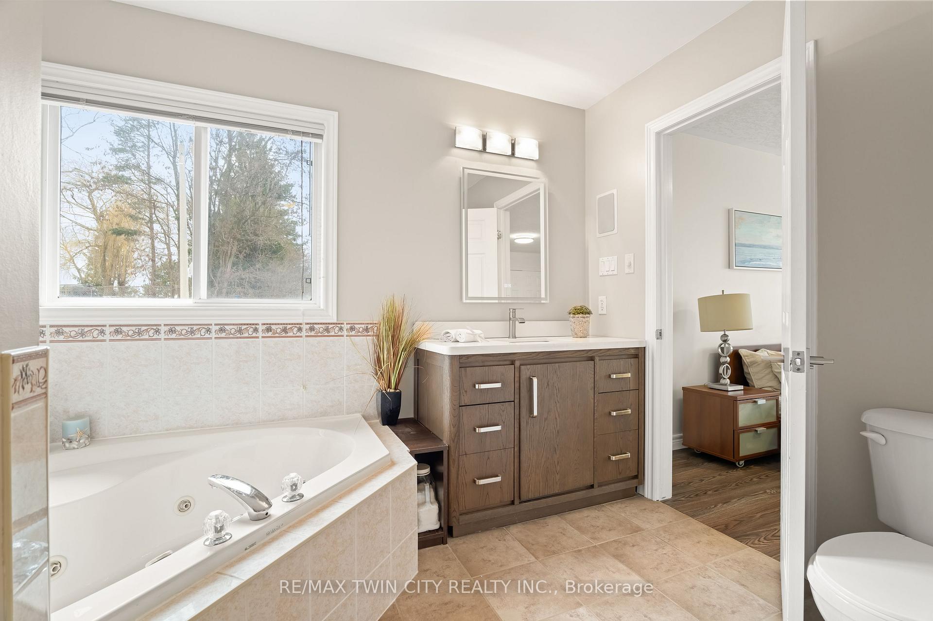 Photo 30 of 534 Birchleaf Walk, Waterloo, Westvale — HOMEH