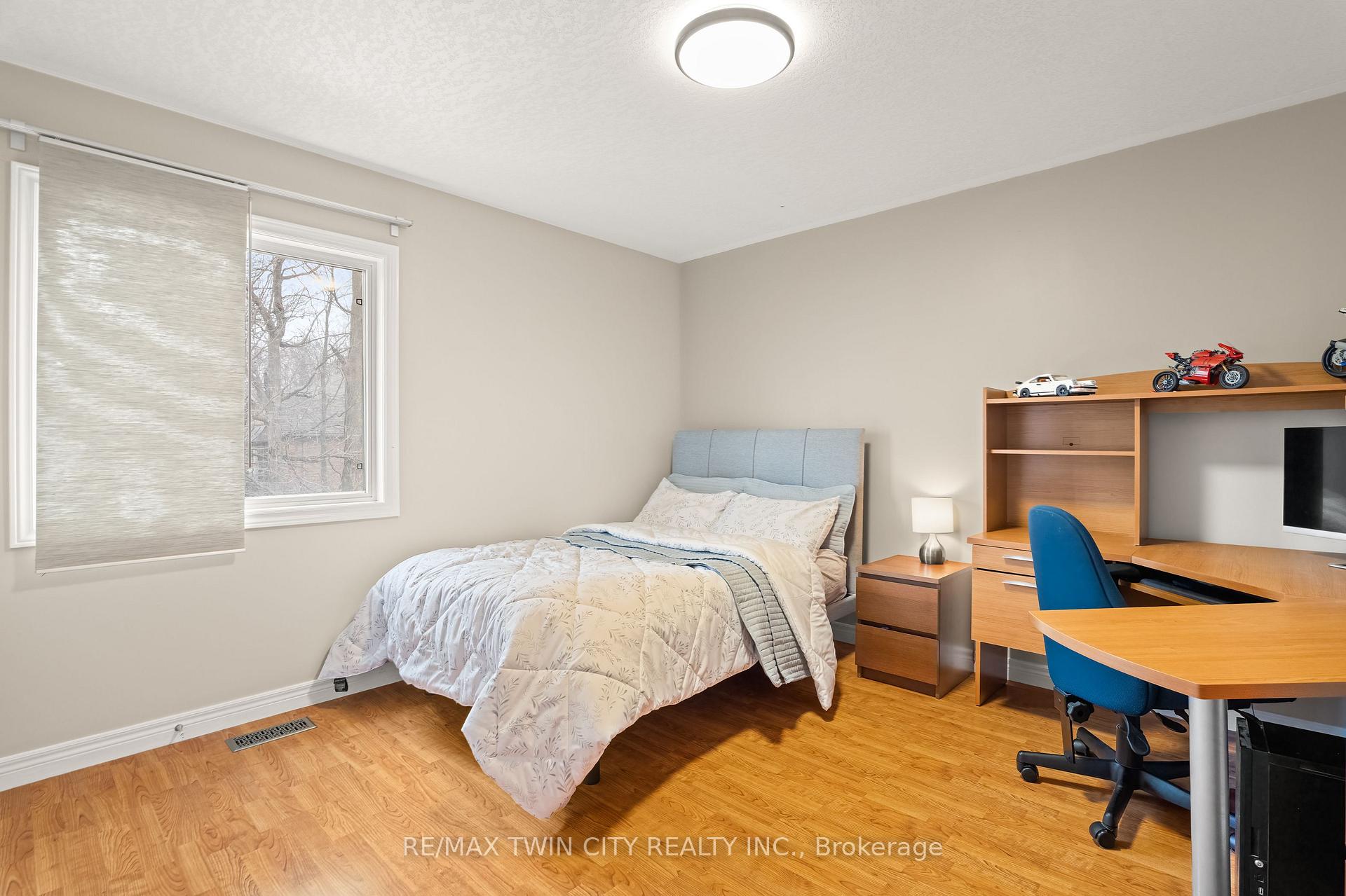 Photo 33 of 534 Birchleaf Walk, Waterloo, Westvale — HOMEH