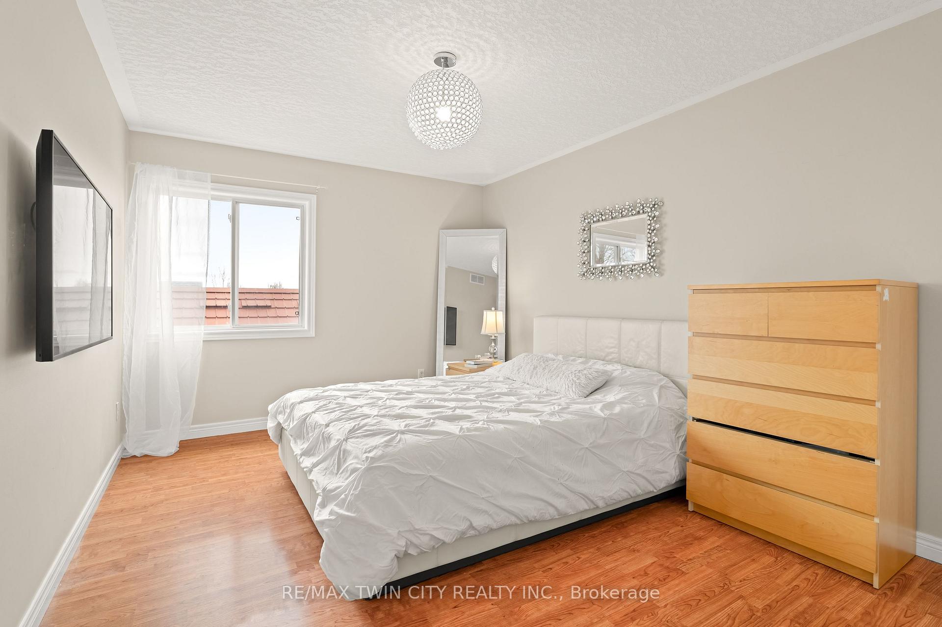 Photo 35 of 534 Birchleaf Walk, Waterloo, Westvale — HOMEH