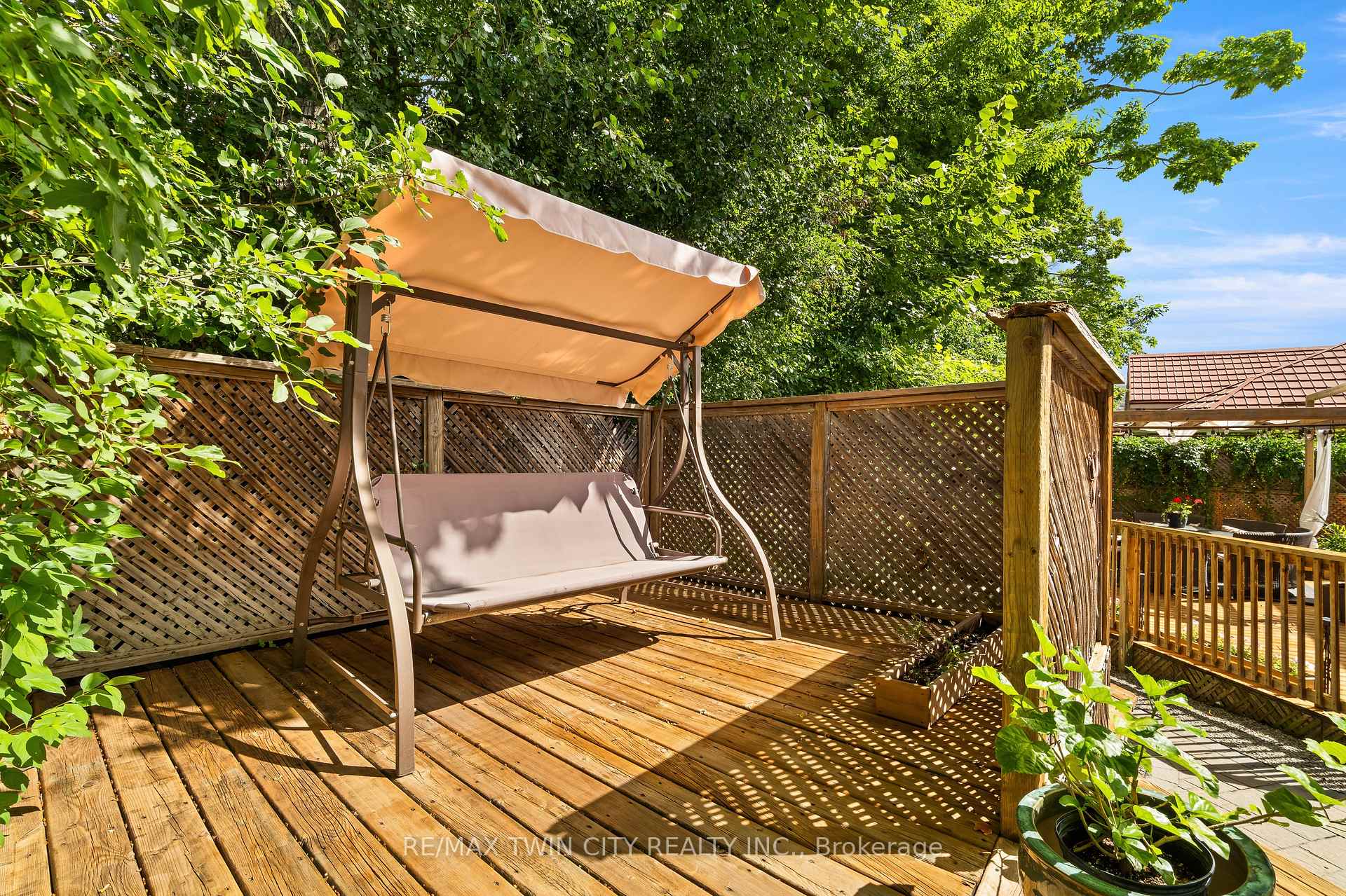Photo 42 of 534 Birchleaf Walk, Waterloo, Westvale — HOMEH
