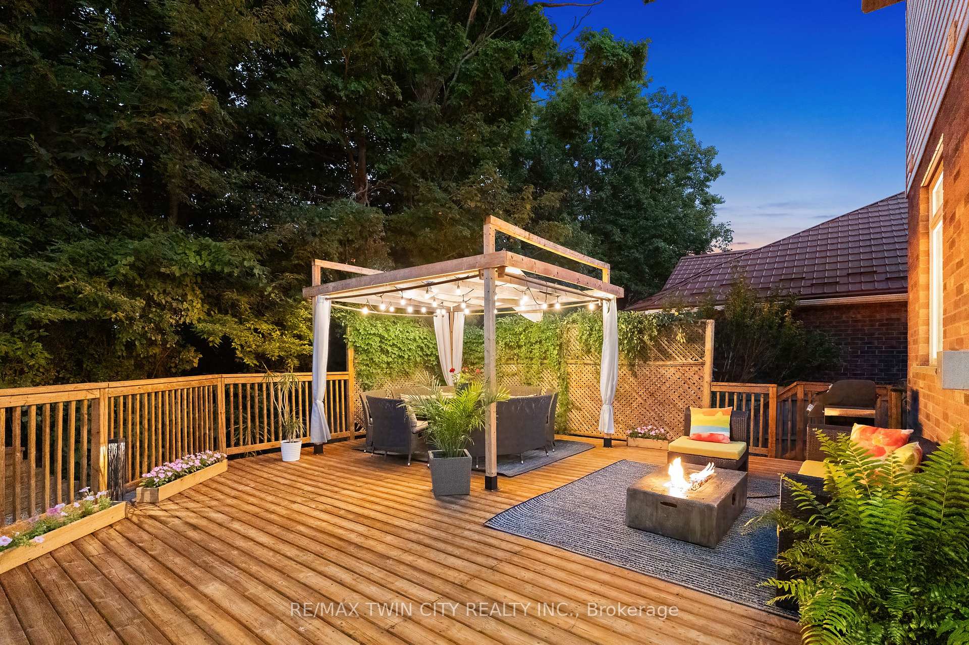 Photo 45 of 534 Birchleaf Walk, Waterloo, Westvale — HOMEH