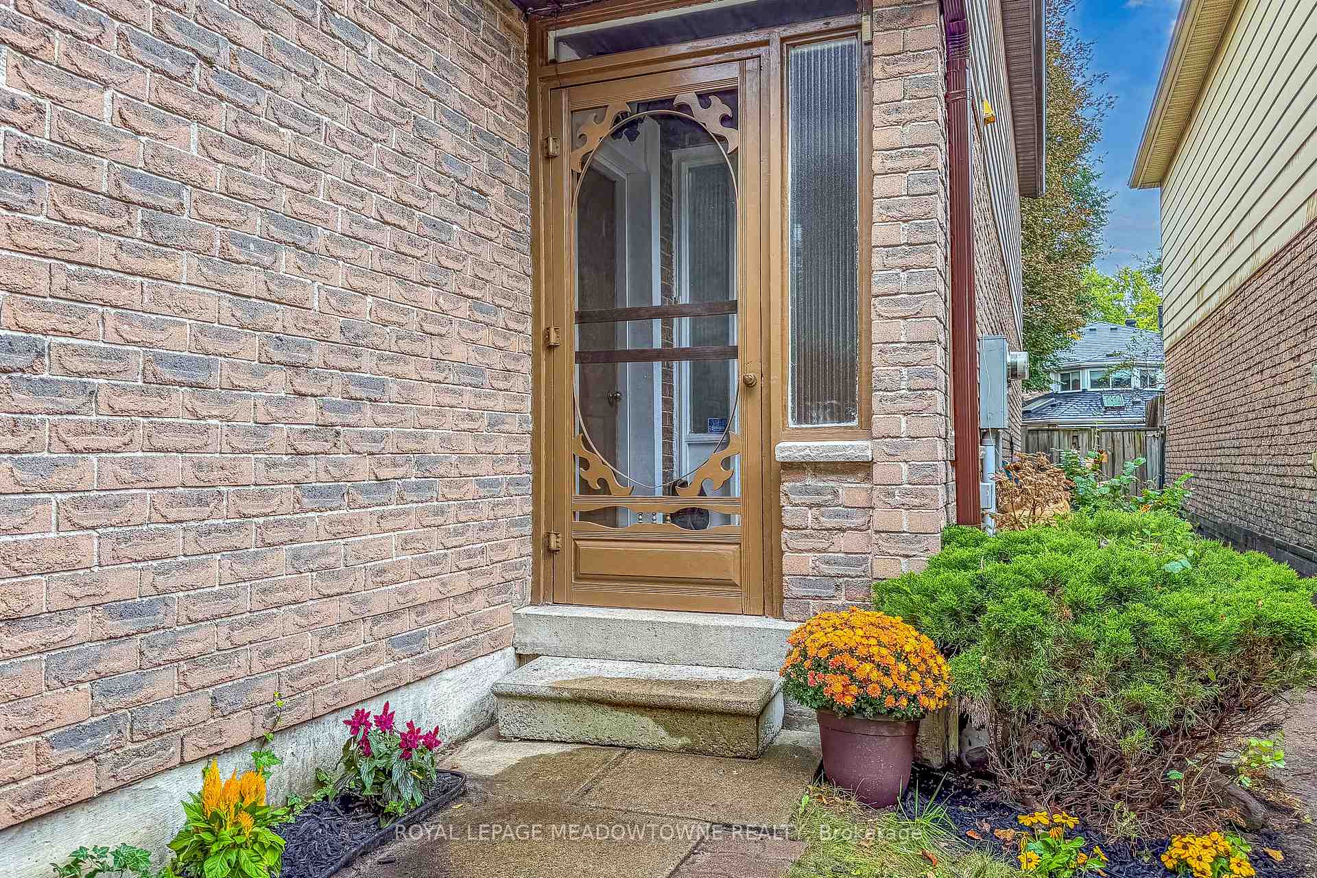 Photo 4 of 3089 Plum Tree Crescent, Mississauga, Meadowvale — HOMEH