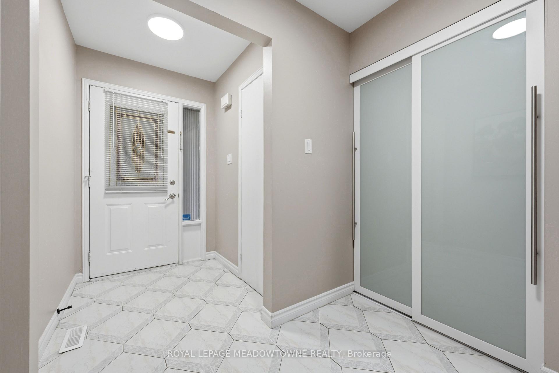 Photo 5 of 3089 Plum Tree Crescent, Mississauga, Meadowvale — HOMEH