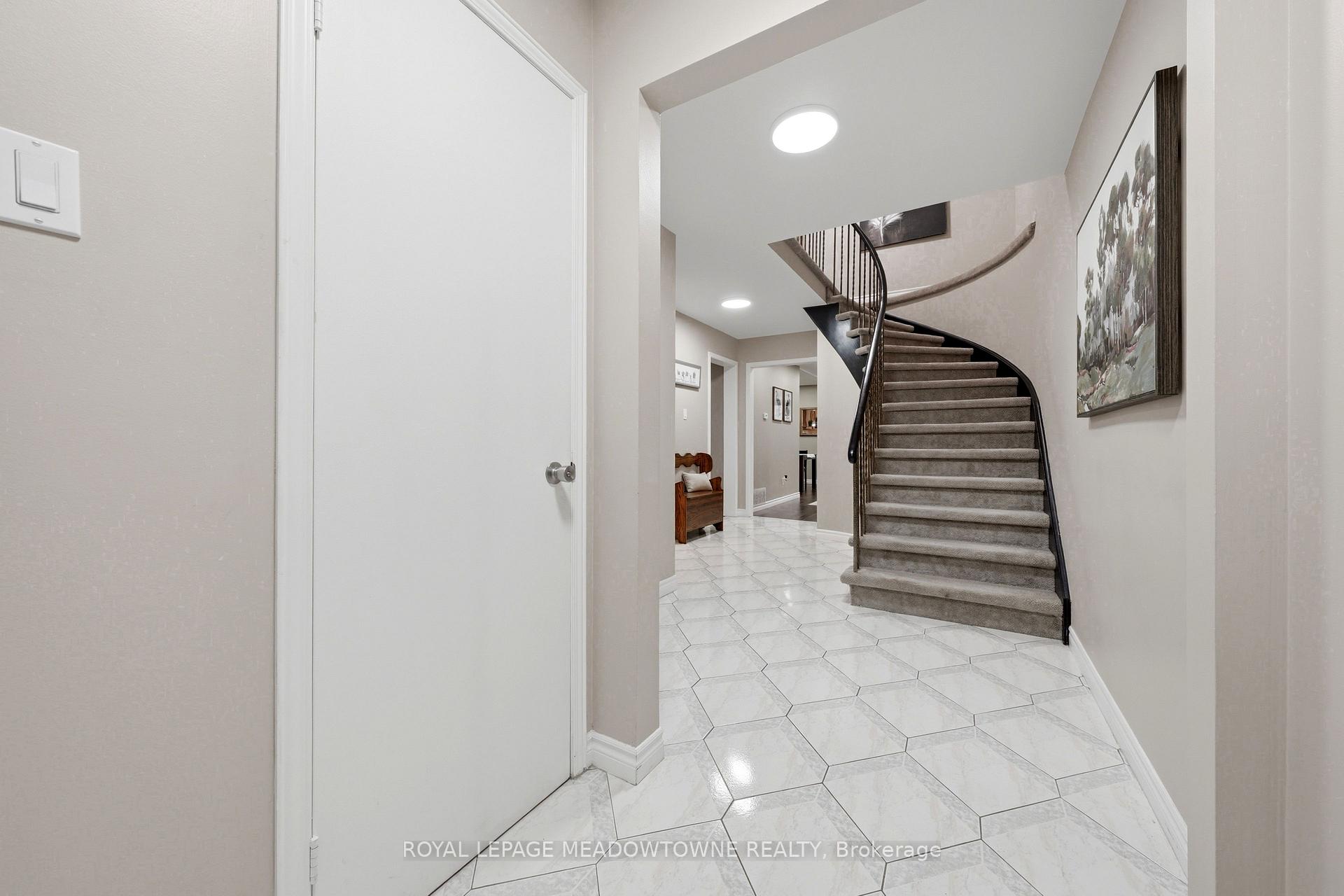 Photo 6 of 3089 Plum Tree Crescent, Mississauga, Meadowvale — HOMEH