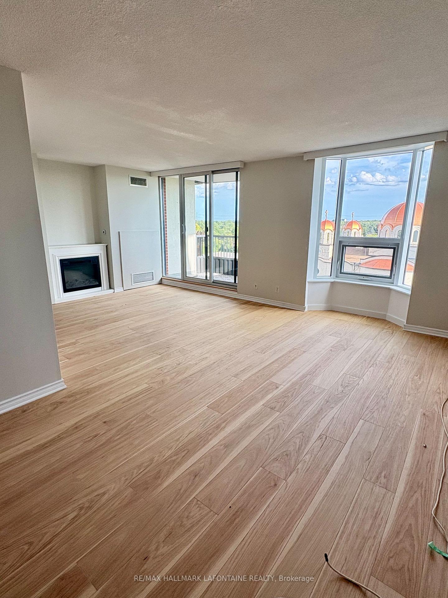 Photo 2 of Unit 812, 2951 Riverside Drive, Ottawa, Mooneys Bay/Riverside Park — HOMEH