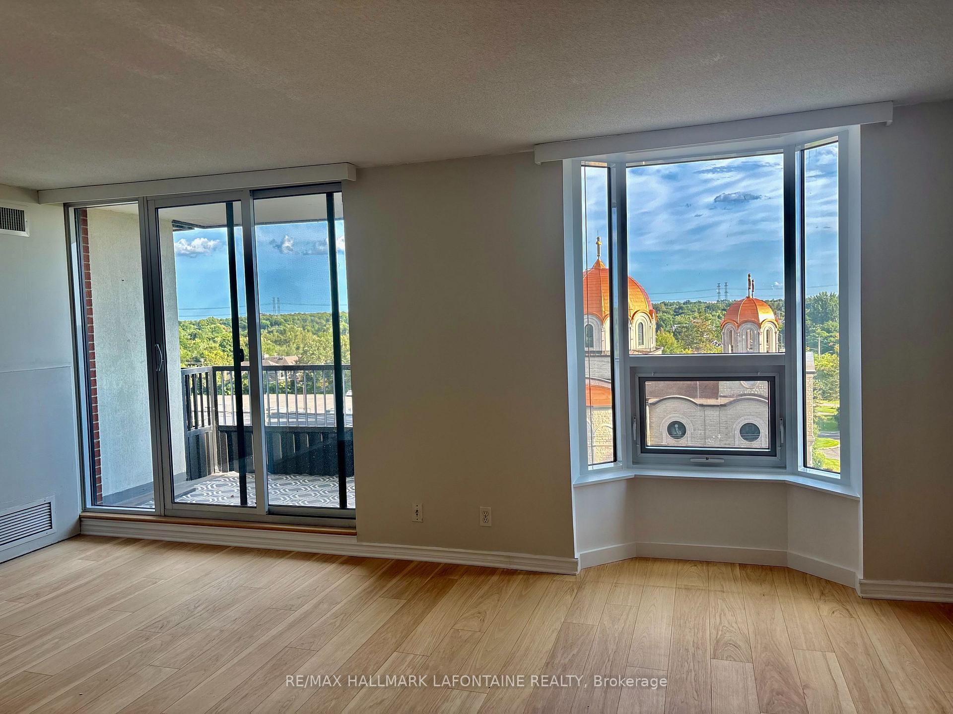Photo 4 of Unit 812, 2951 Riverside Drive, Ottawa, Mooneys Bay/Riverside Park — HOMEH